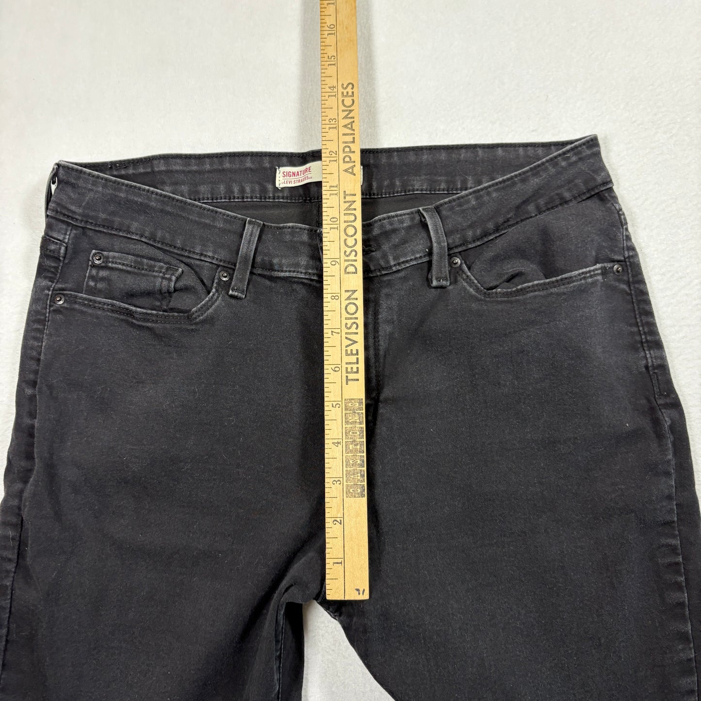 Levis Signature Womens Skinny Jeans Black Denim Size 14 Mid Rise Y2K Stretch