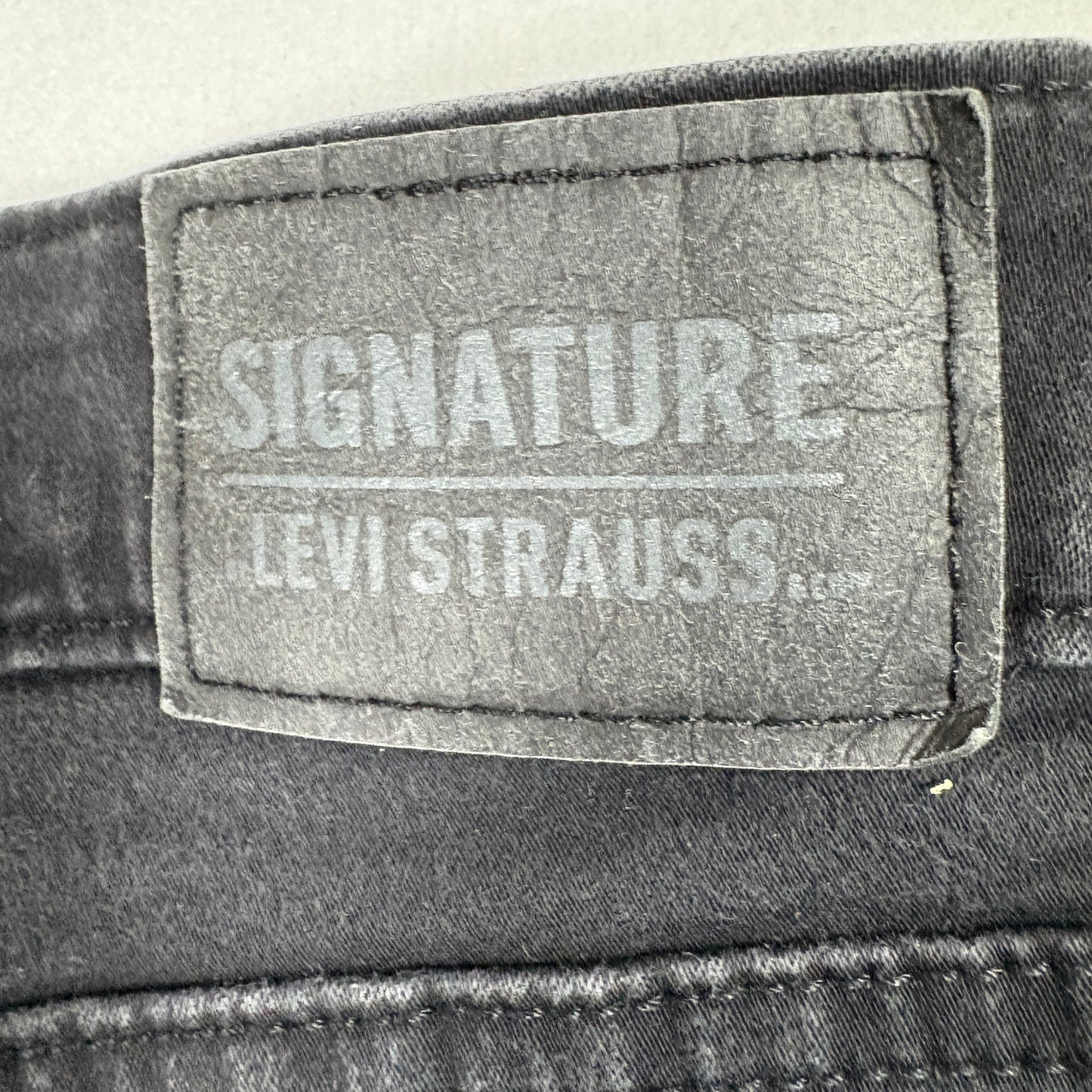 Levis Signature Womens Skinny Jeans Black Denim Size 14 Mid Rise Y2K Stretch