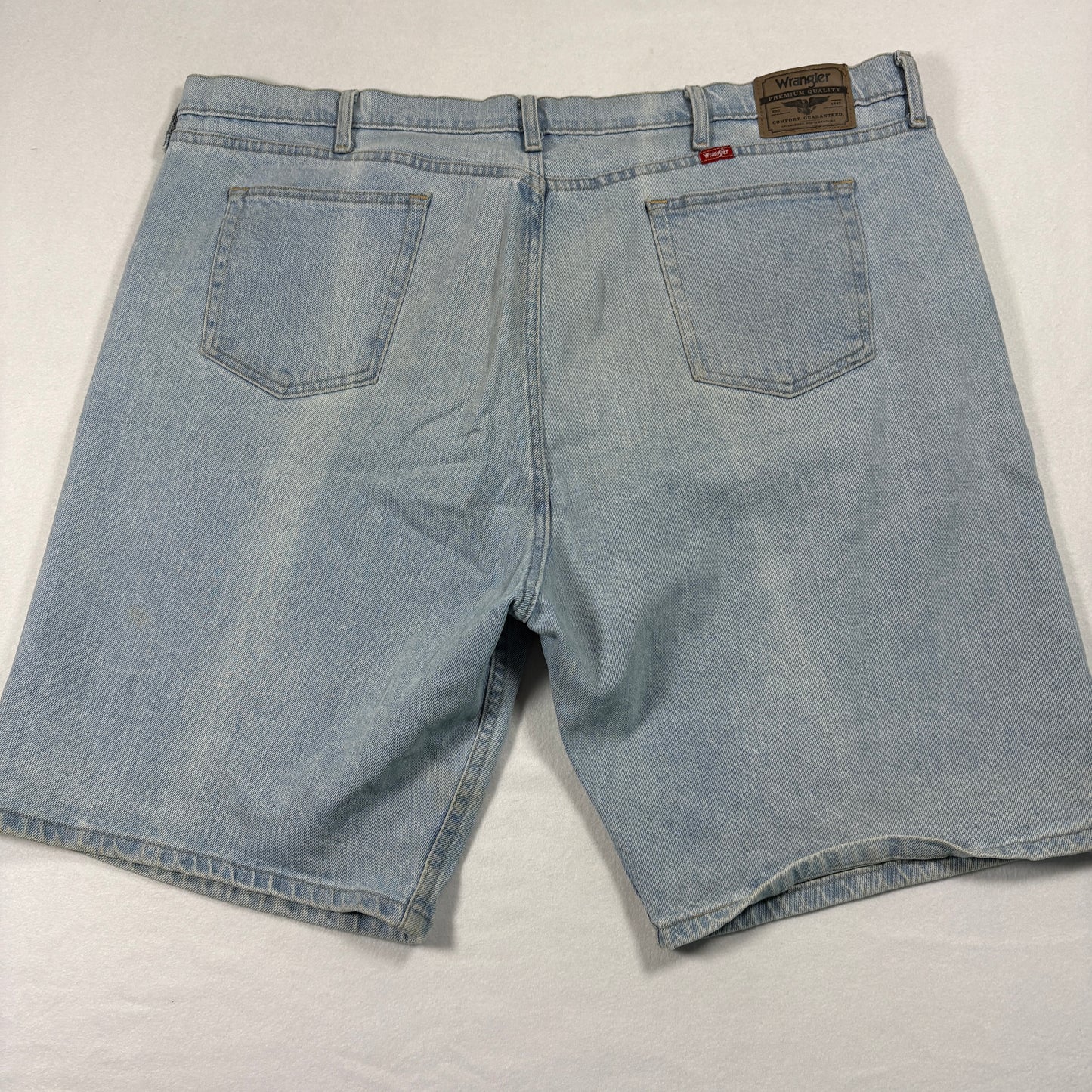 Wrangler Premium Mens Denim Shorts 46 Blue Jean Shorts Light Wash Relaxed Fit