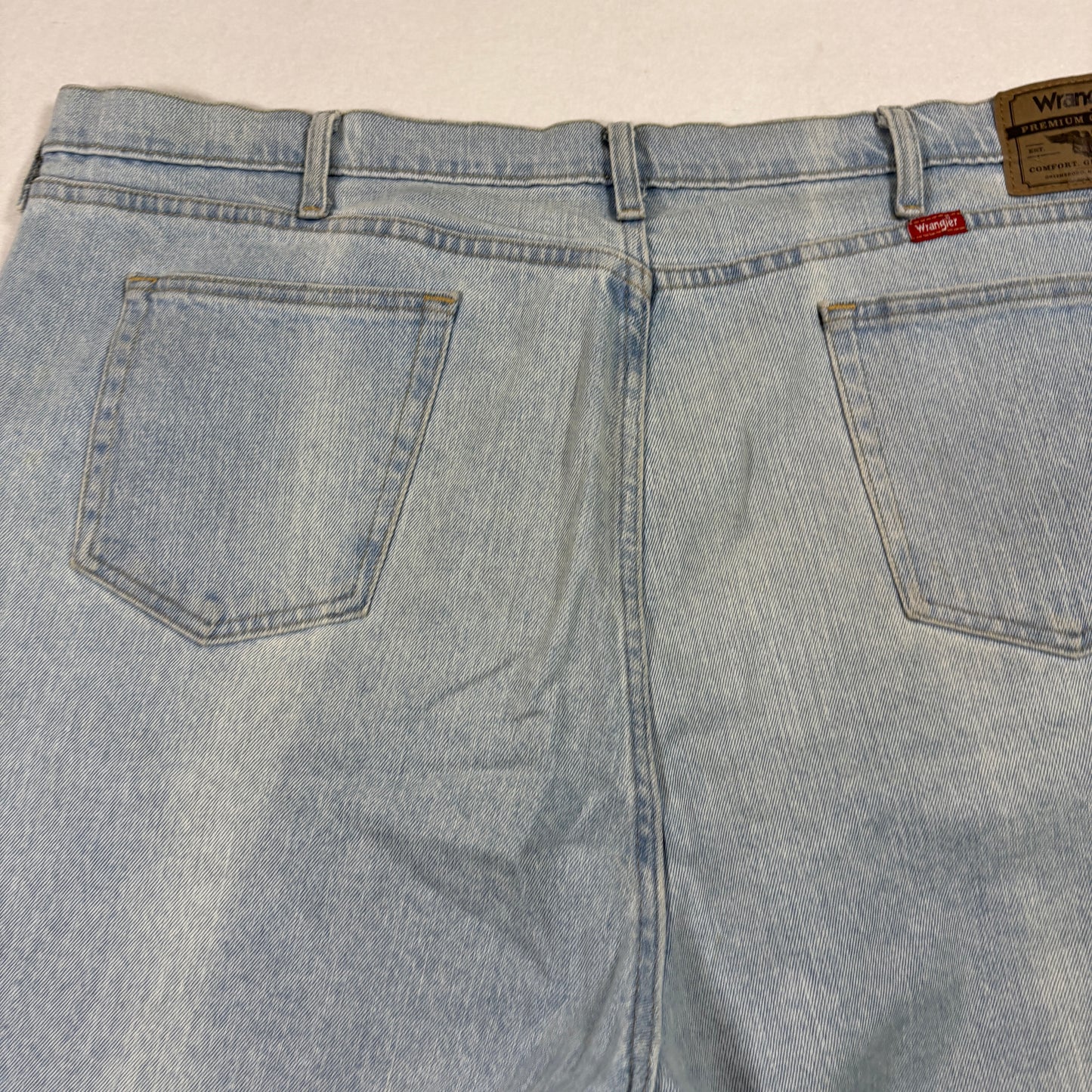 Wrangler Premium Mens Denim Shorts 46 Blue Jean Shorts Light Wash Relaxed Fit