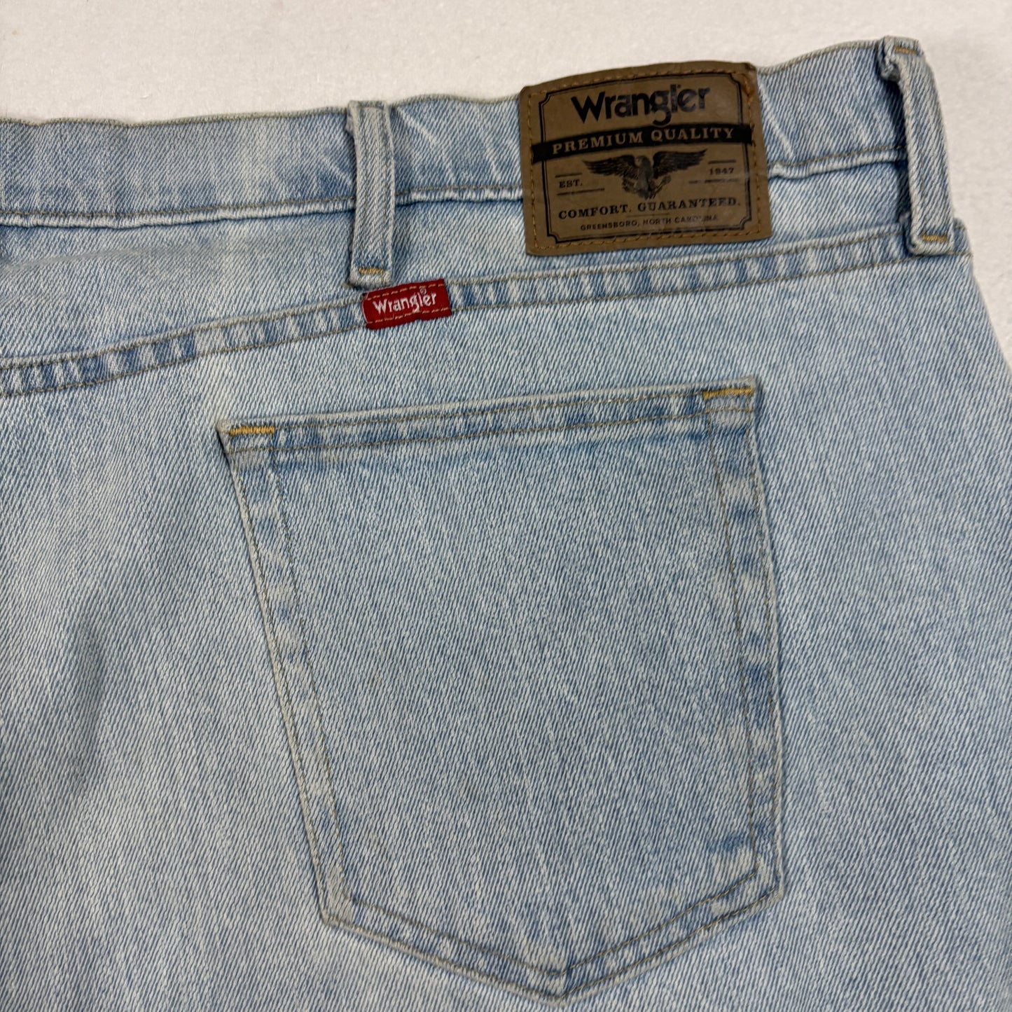 Wrangler Premium Mens Denim Shorts 46 Blue Jean Shorts Light Wash Relaxed Fit