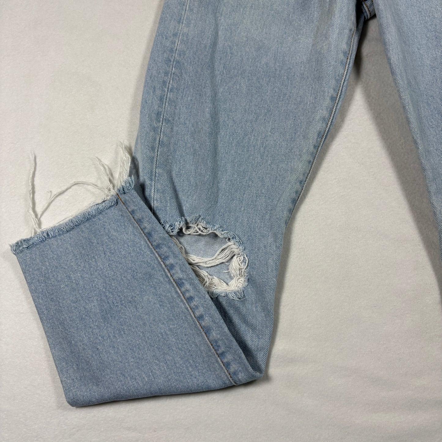 Womens Jeans W26 Distressed Ripped Light Wash Denim Y2K 90s Grunge Vintage