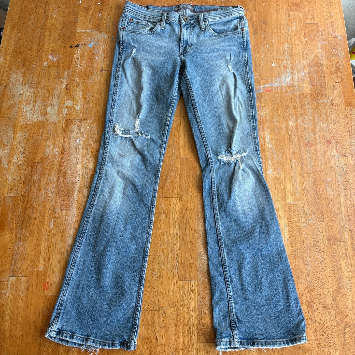 American Eagle Women’s Distressed Flare Jeans Light Wash Stretch 6 Reg Y2K Boho