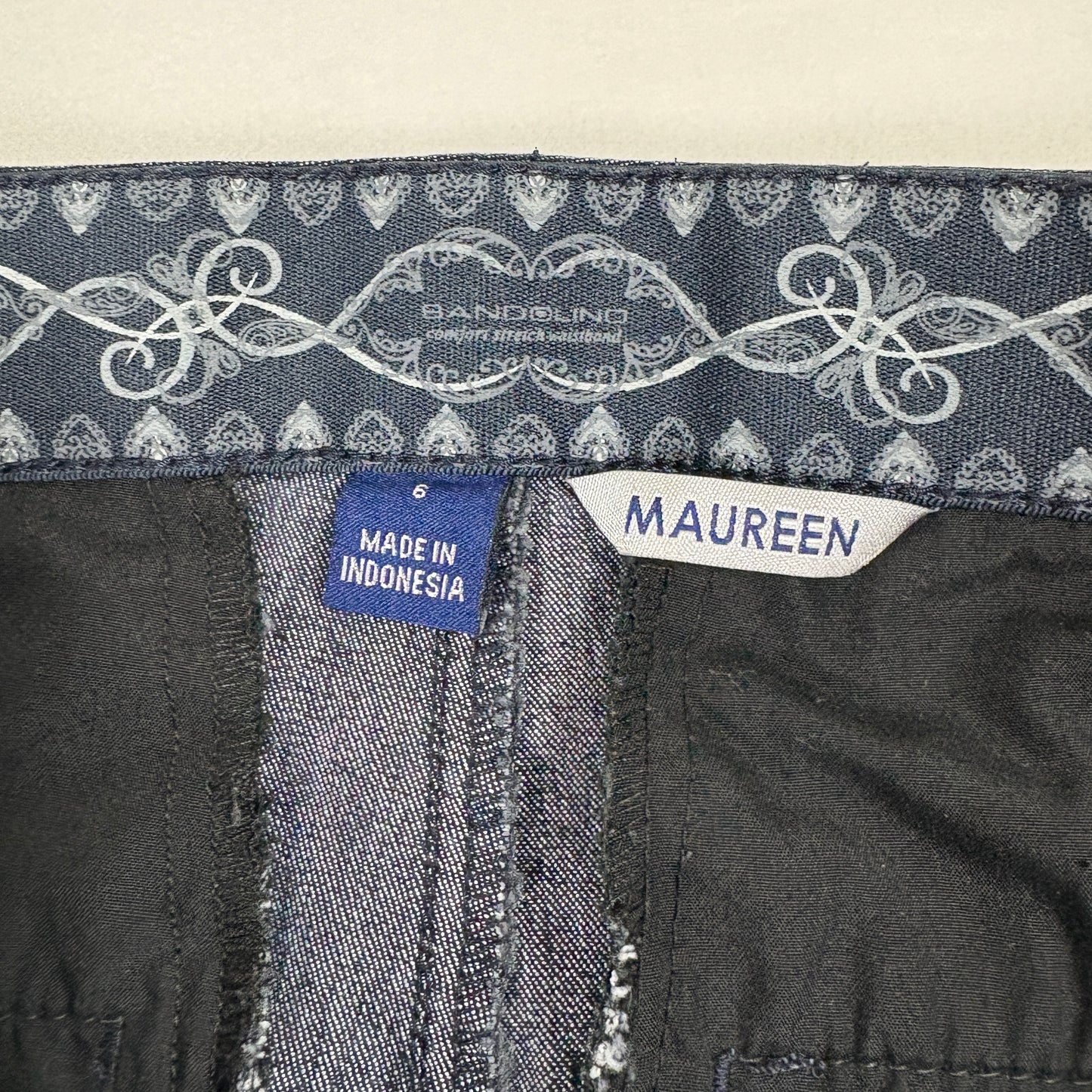 Bandolino Womens Maureen Capri Jeans Size 6 Dark Wash Stretch Denim Y2K Casual