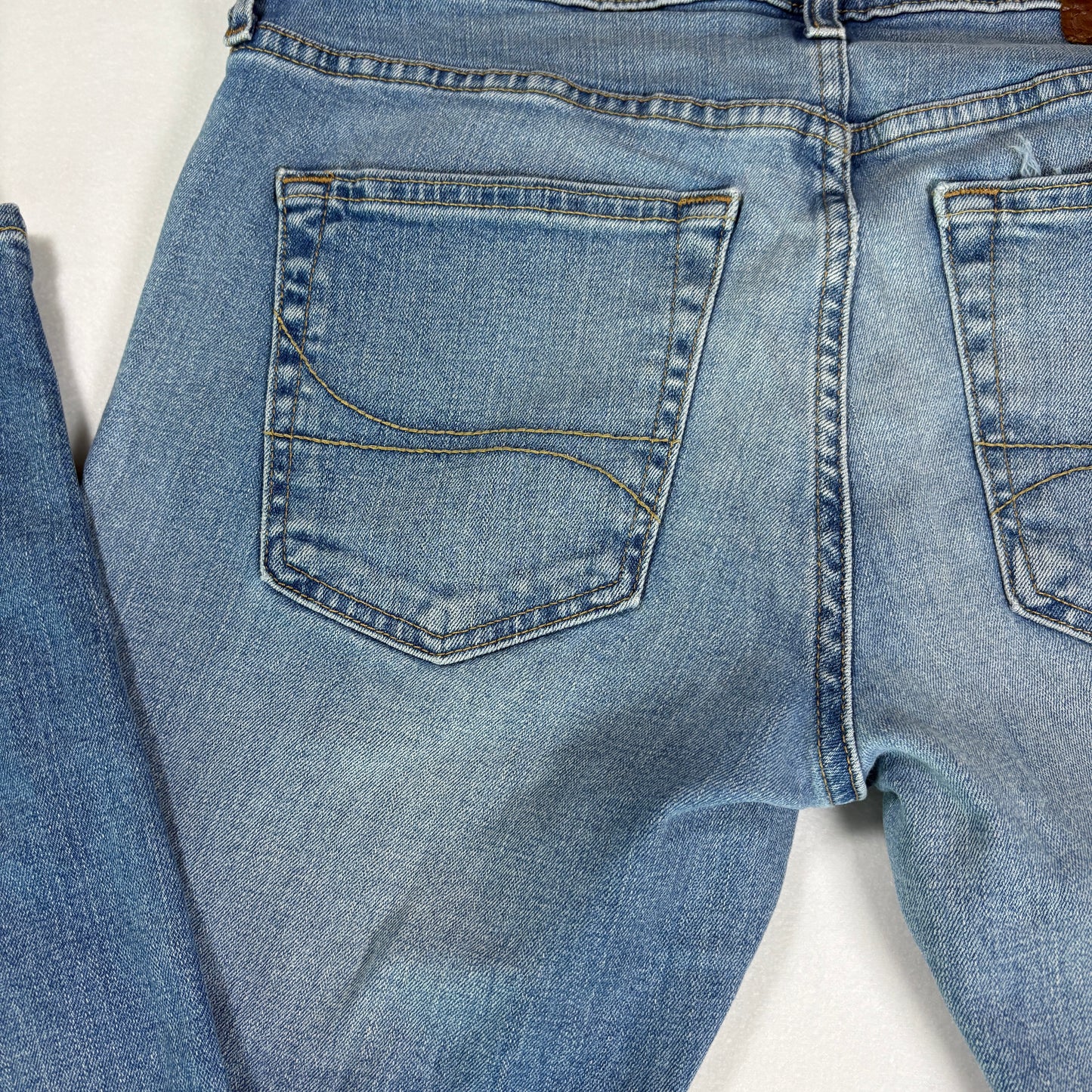 Hollister Jeans Mens 32x32 Light Wash Distressed Slim Fit Denim Blue Pants