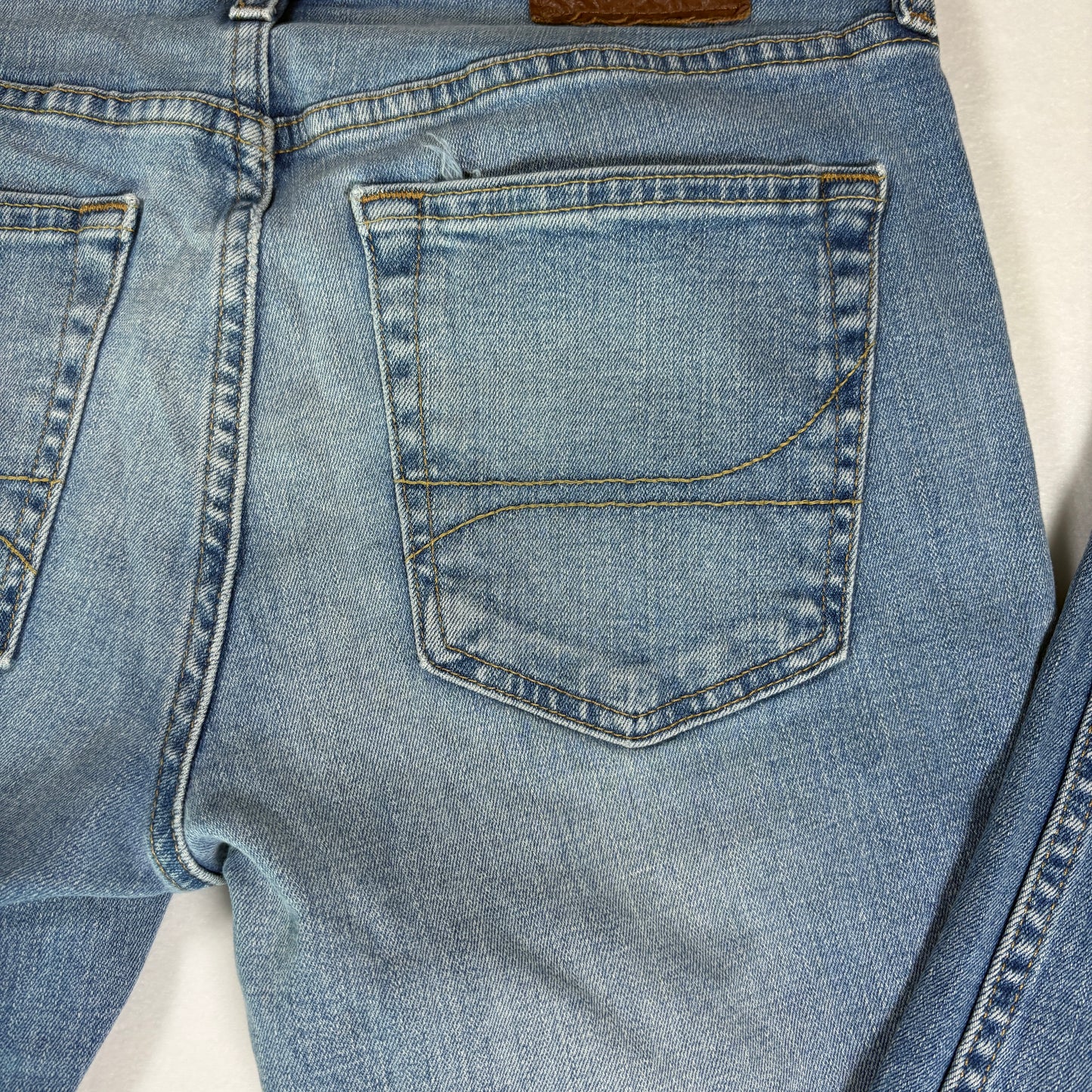 Hollister Jeans Mens 32x32 Light Wash Distressed Slim Fit Denim Blue Pants