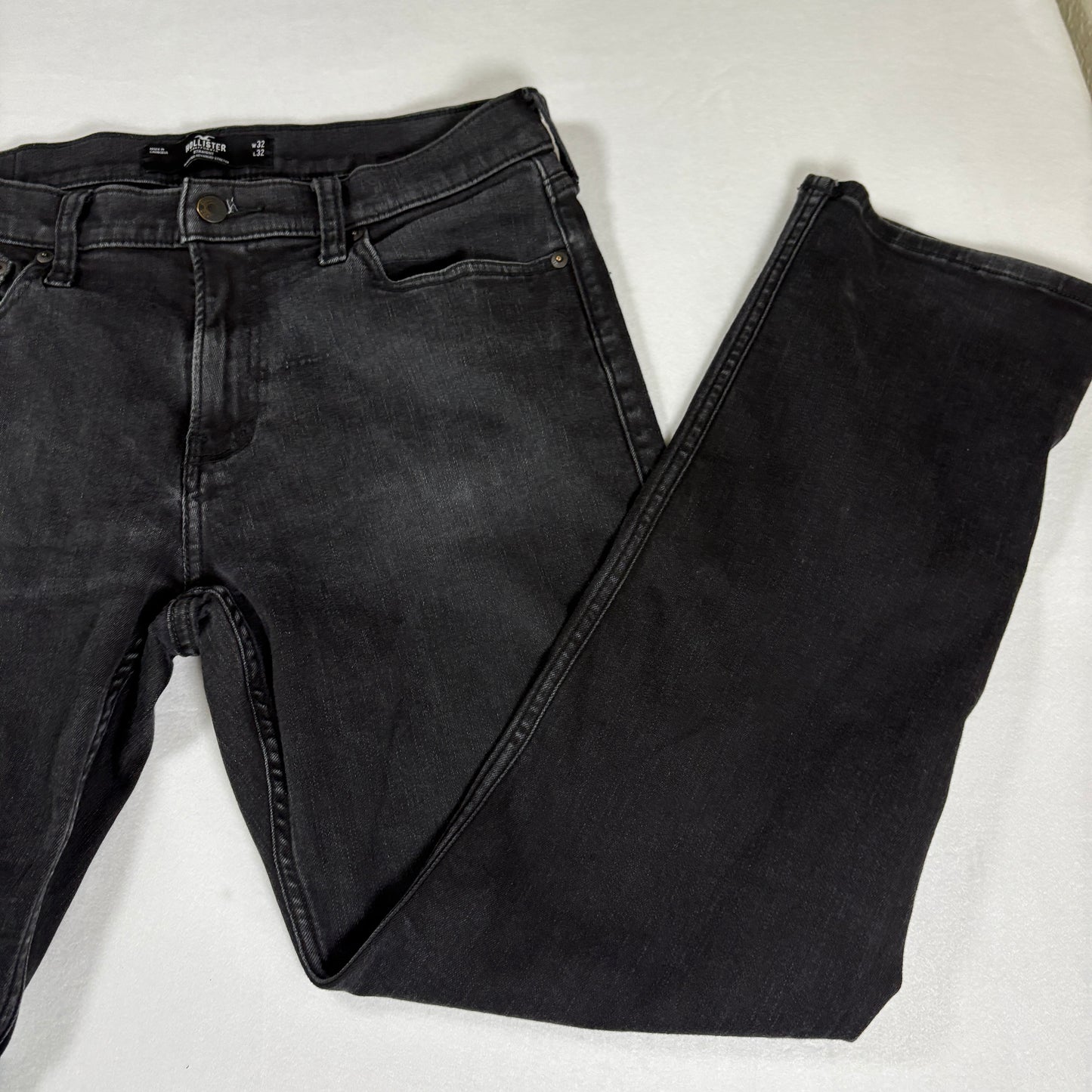 Hollister Men’s 32x32 Black Jeans Straight Advanced Stretch Denim Dark Wash