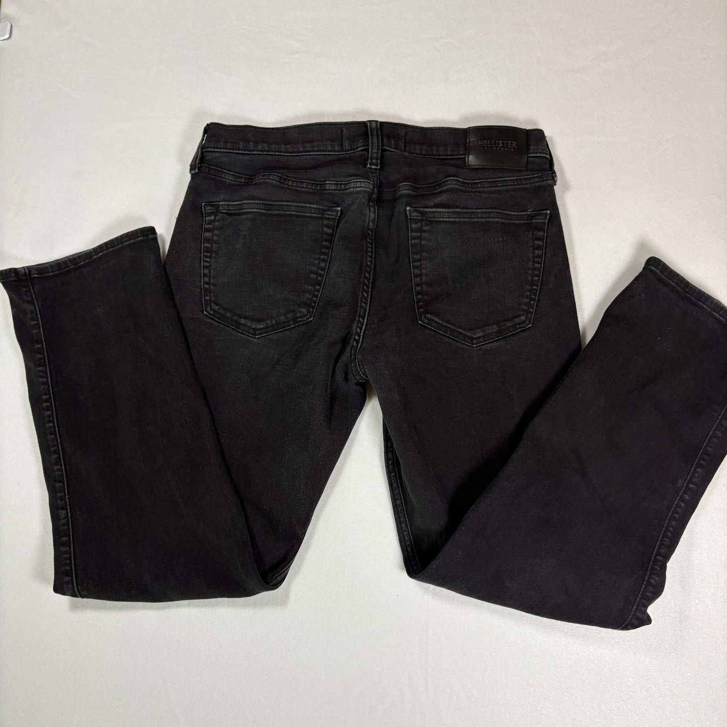 Hollister Men’s 32x32 Black Jeans Straight Advanced Stretch Denim Dark Wash