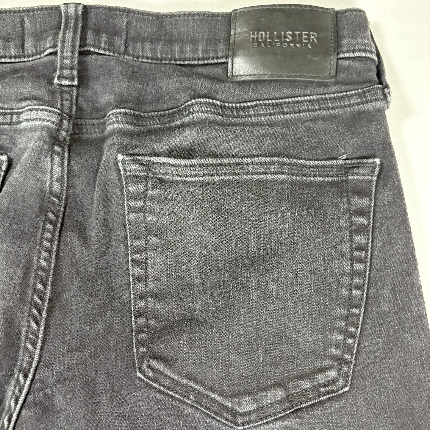 Hollister Men’s 32x32 Black Jeans Straight Advanced Stretch Denim Dark Wash