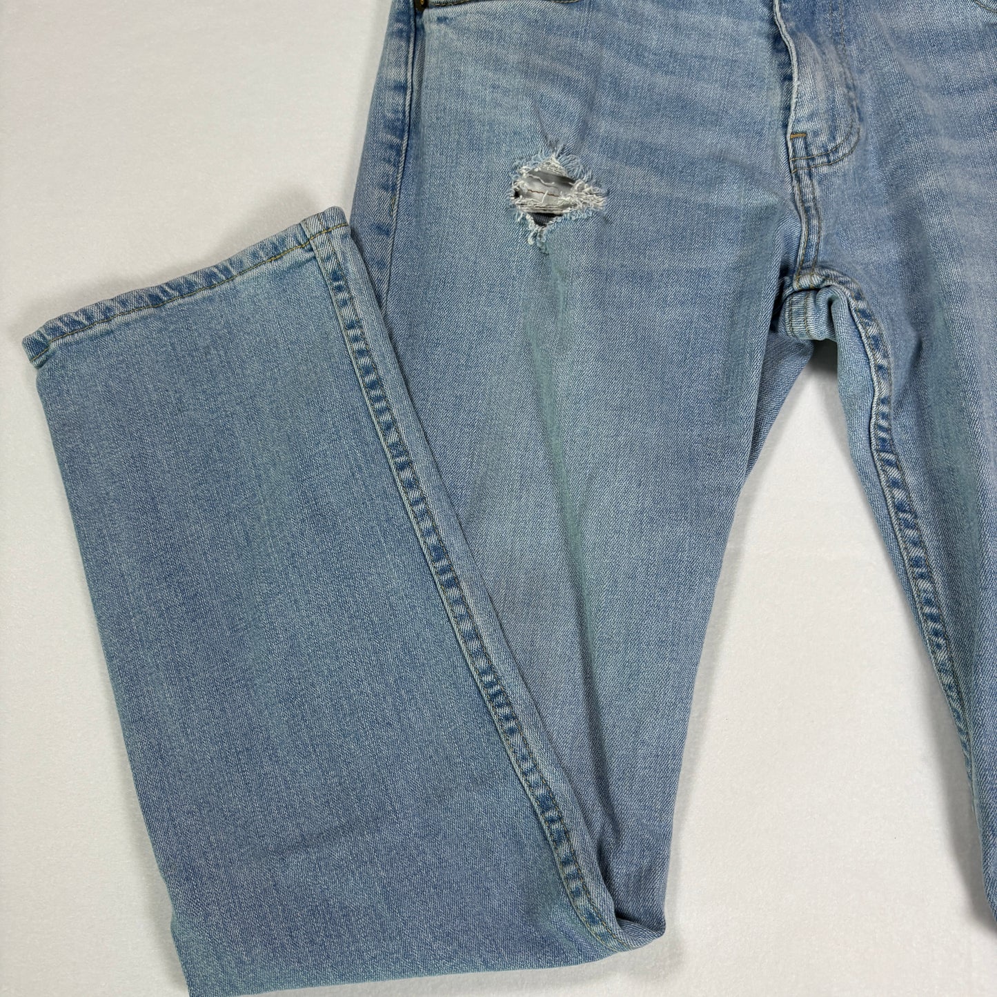 Hollister Men’s 30x30 Light Wash Distressed Jeans Ripped Denim Straight Fit