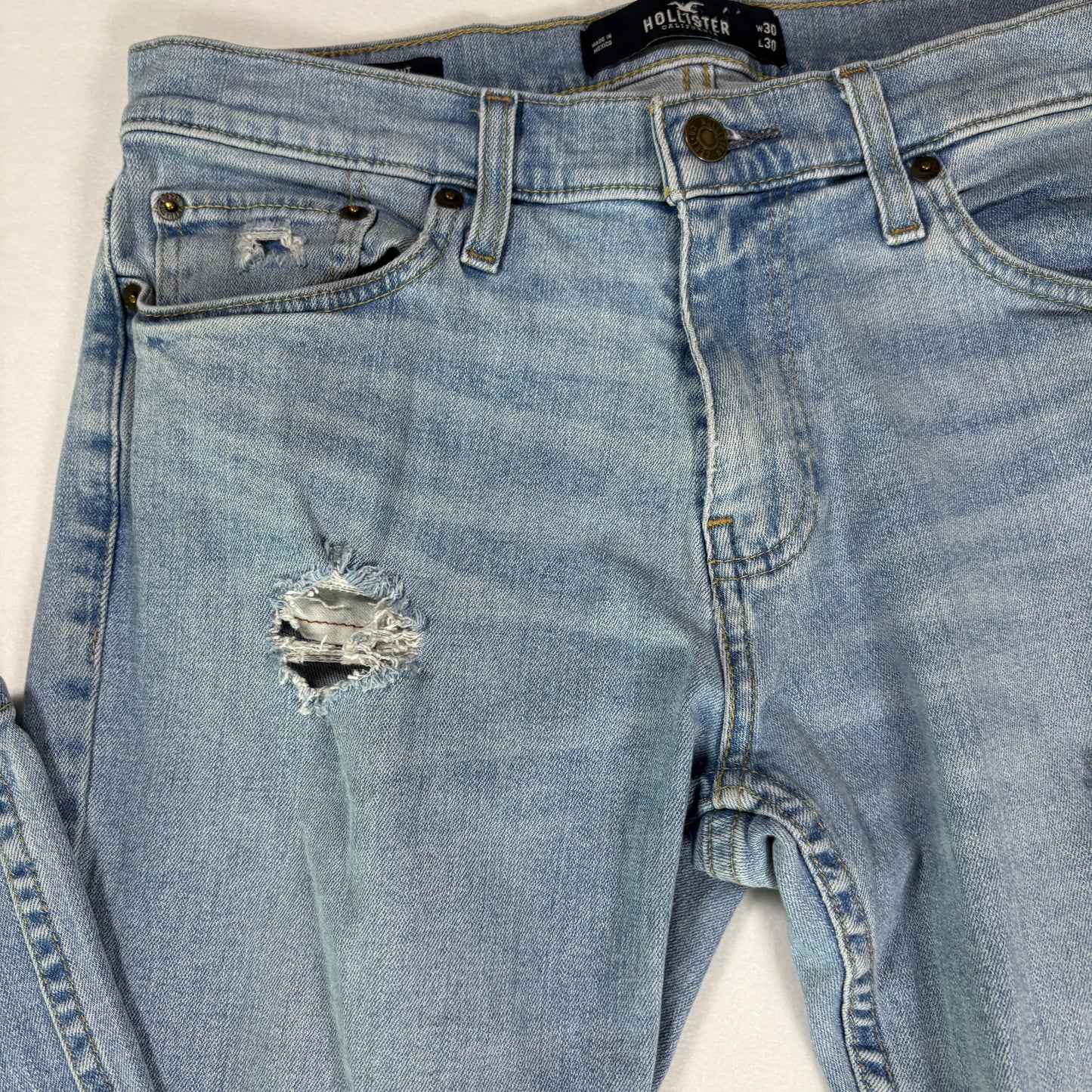 Hollister Men’s 30x30 Light Wash Distressed Jeans Ripped Denim Straight Fit