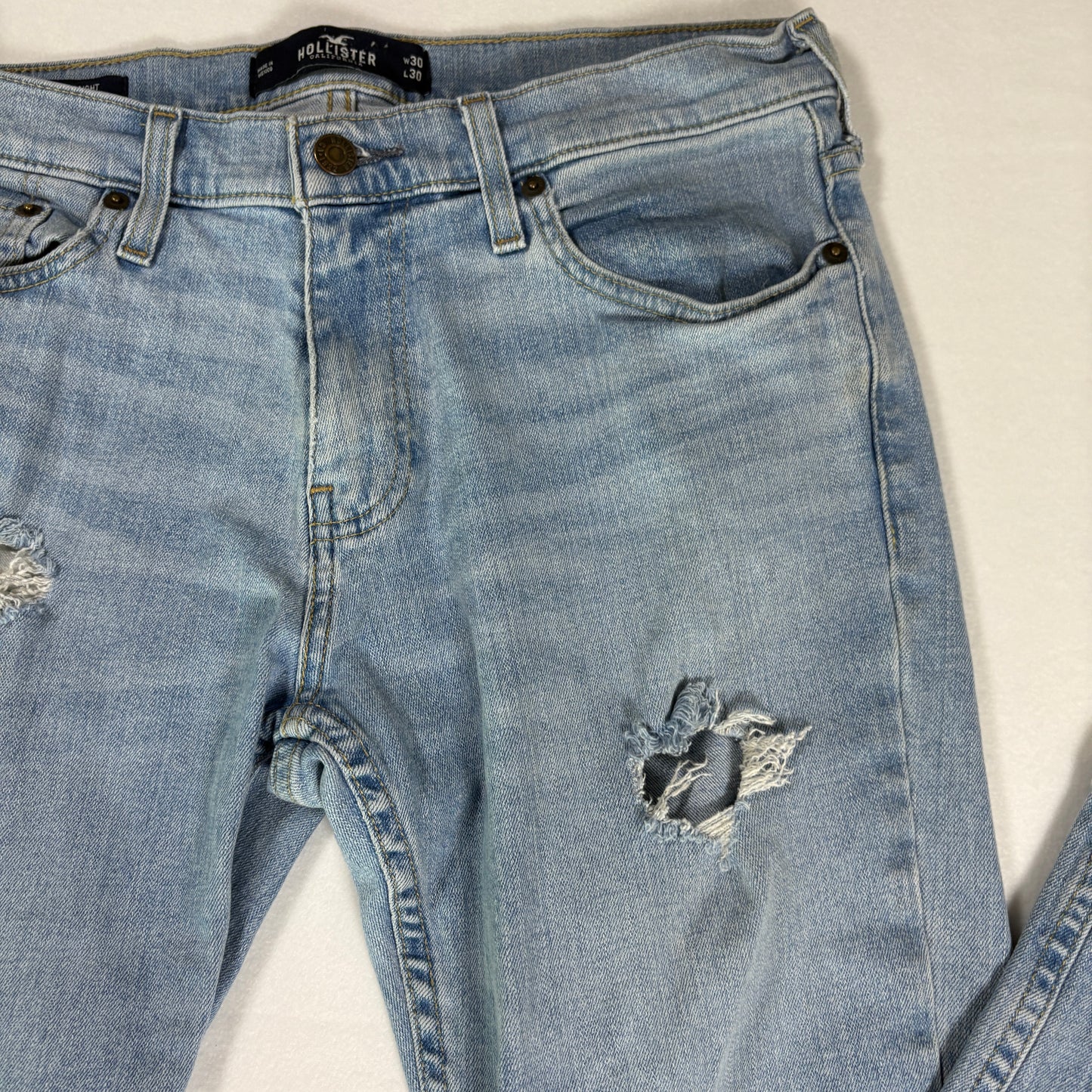 Hollister Men’s 30x30 Light Wash Distressed Jeans Ripped Denim Straight Fit