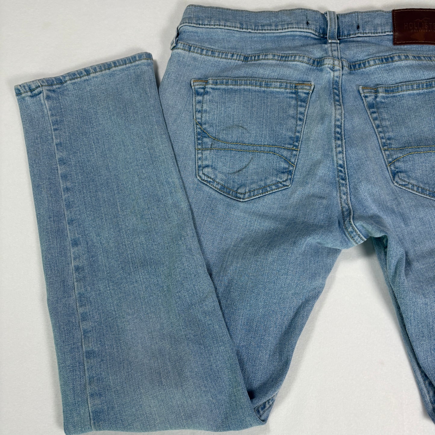 Hollister Men’s 30x30 Light Wash Distressed Jeans Ripped Denim Straight Fit
