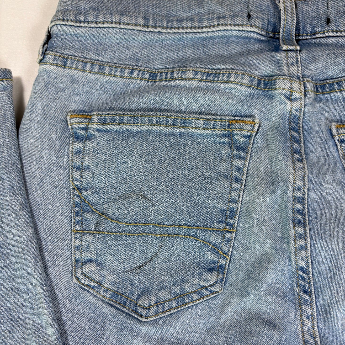 Hollister Men’s 30x30 Light Wash Distressed Jeans Ripped Denim Straight Fit