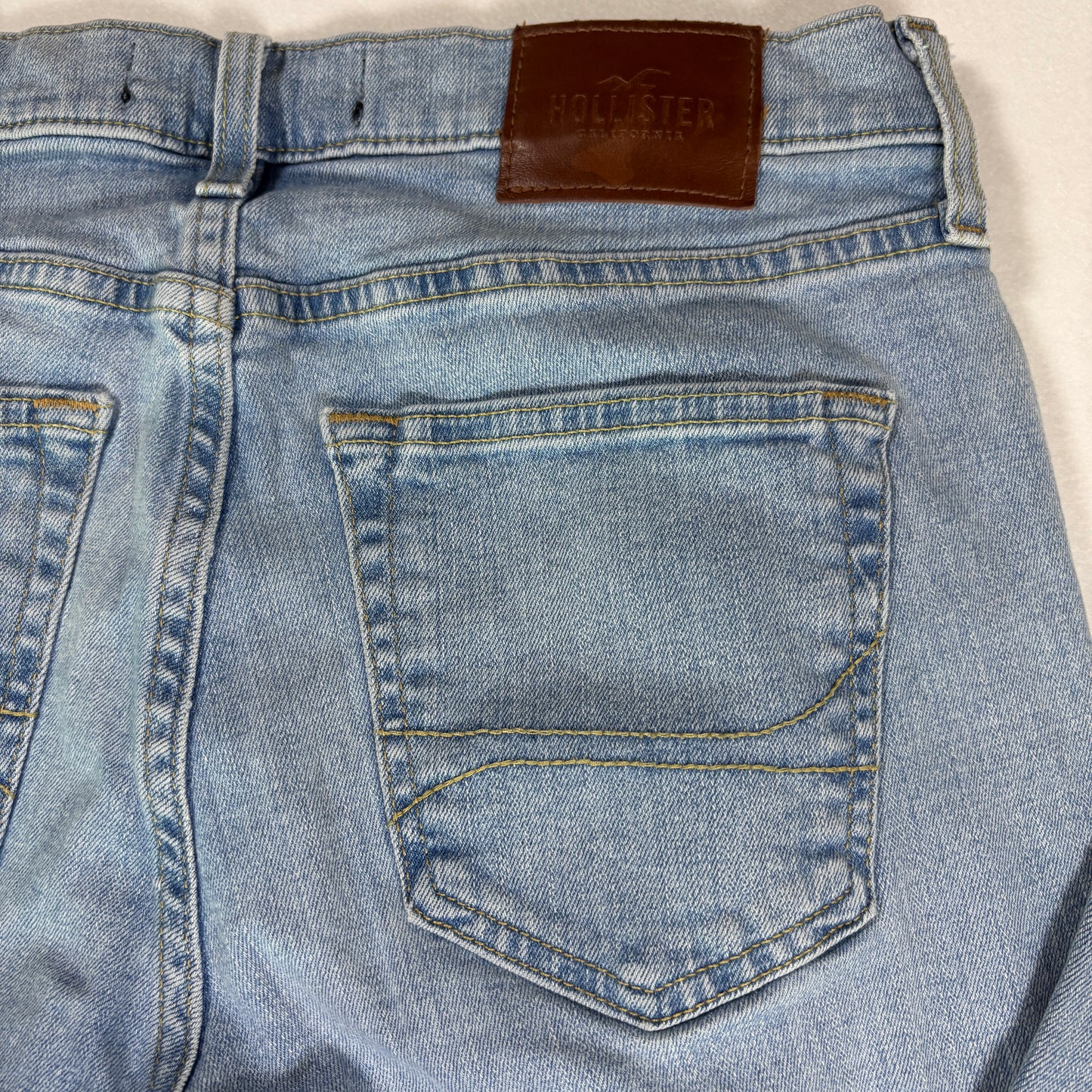 Hollister Men’s 30x30 Light Wash Distressed Jeans Ripped Denim Straight Fit