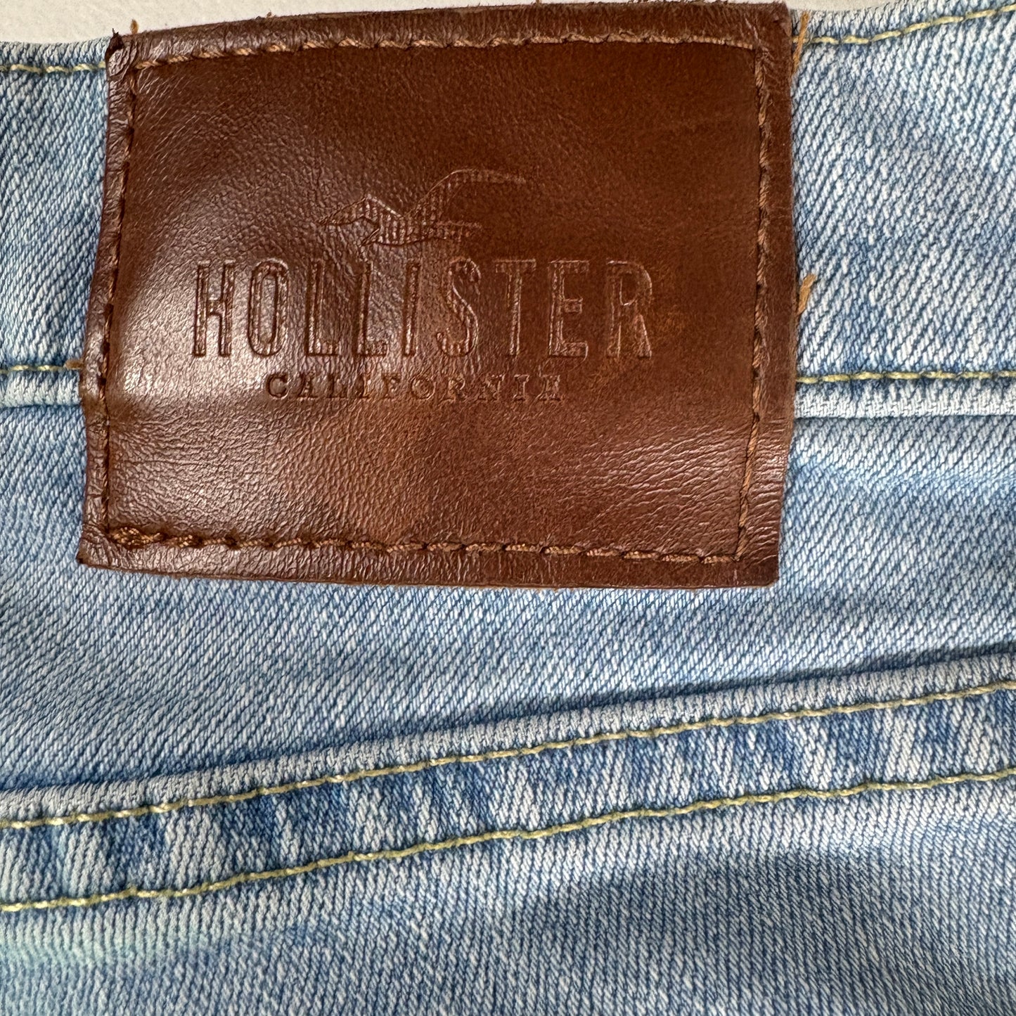 Hollister Men’s 30x30 Light Wash Distressed Jeans Ripped Denim Straight Fit