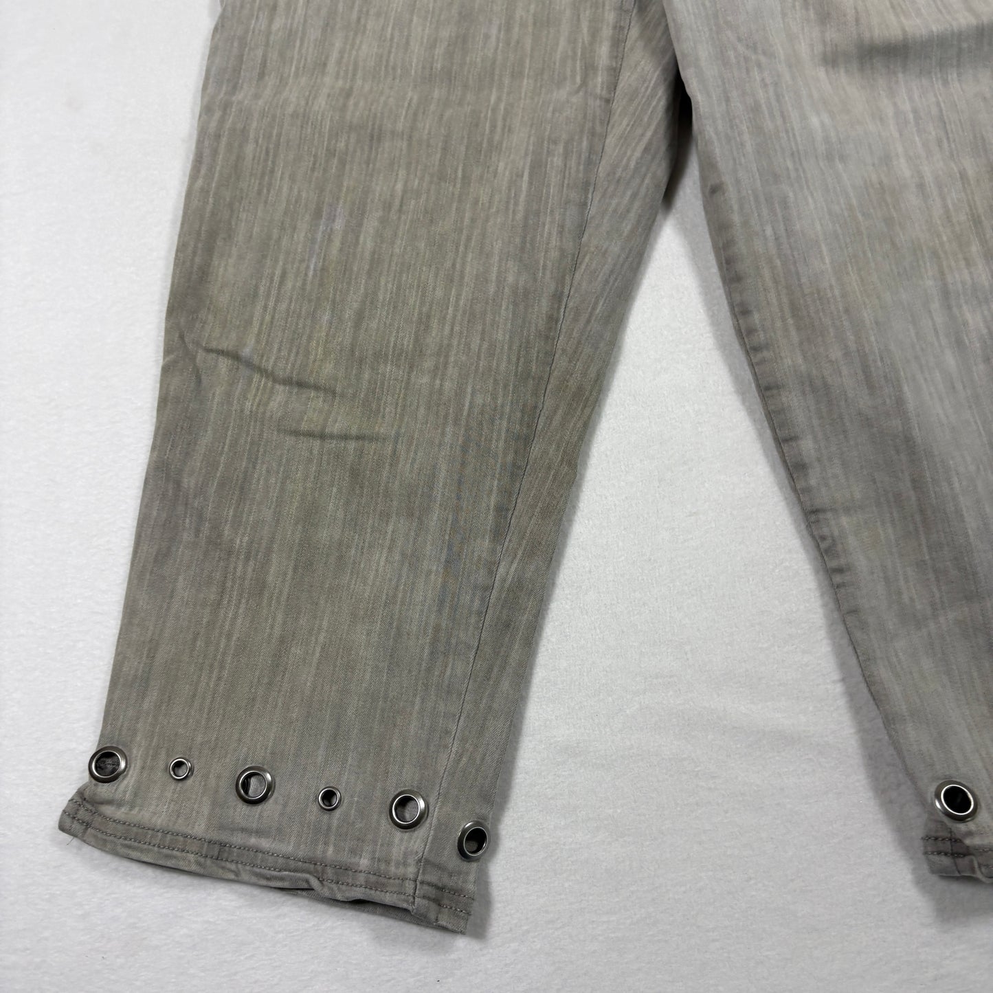 Love The Fit Womens Jeans 14 Gray Cropped Stretch Grommet Hem Y2K Vintage Capri