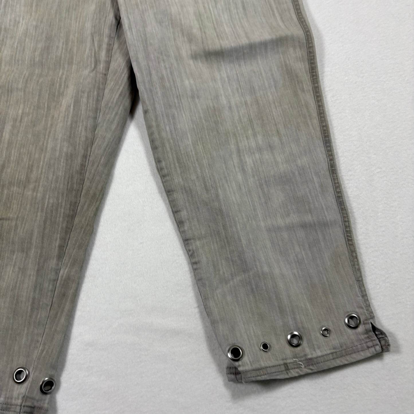 Love The Fit Womens Jeans 14 Gray Cropped Stretch Grommet Hem Y2K Vintage Capri