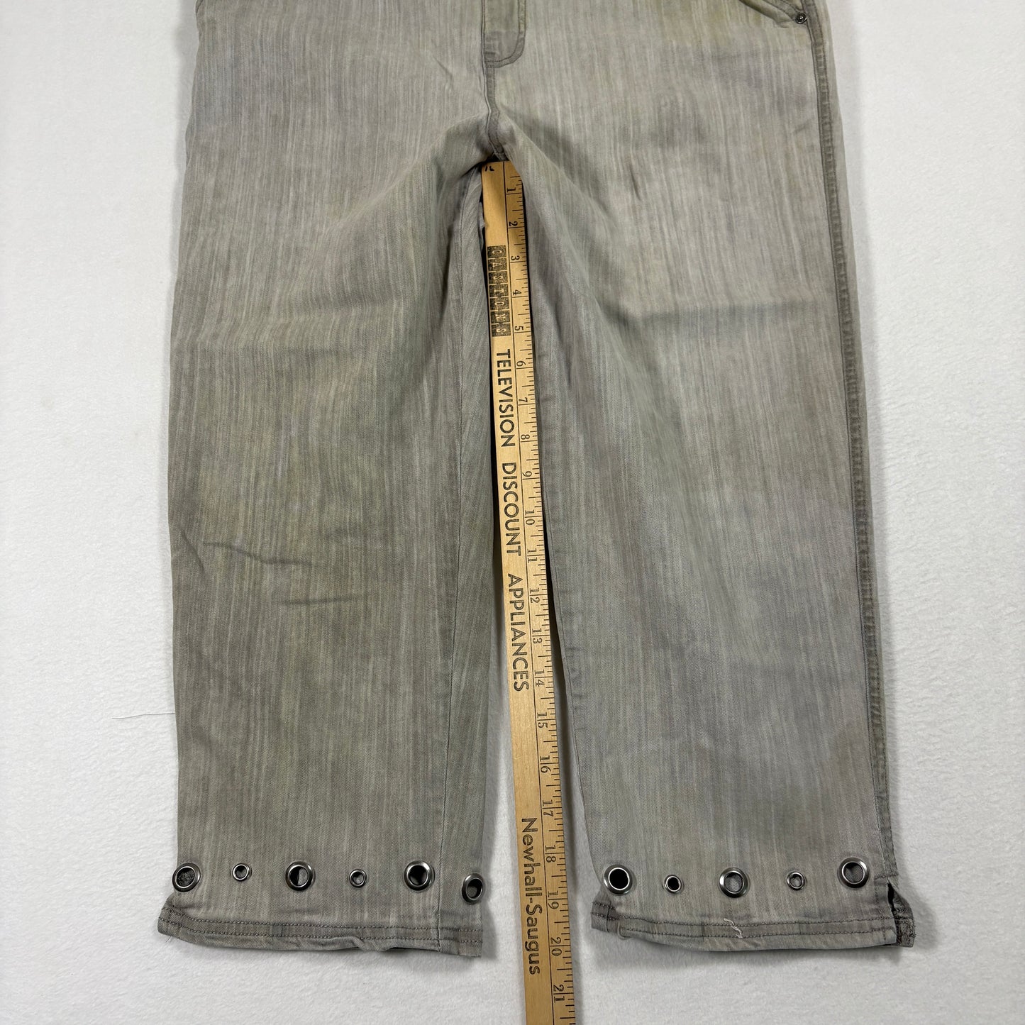 Love The Fit Womens Jeans 14 Gray Cropped Stretch Grommet Hem Y2K Vintage Capri