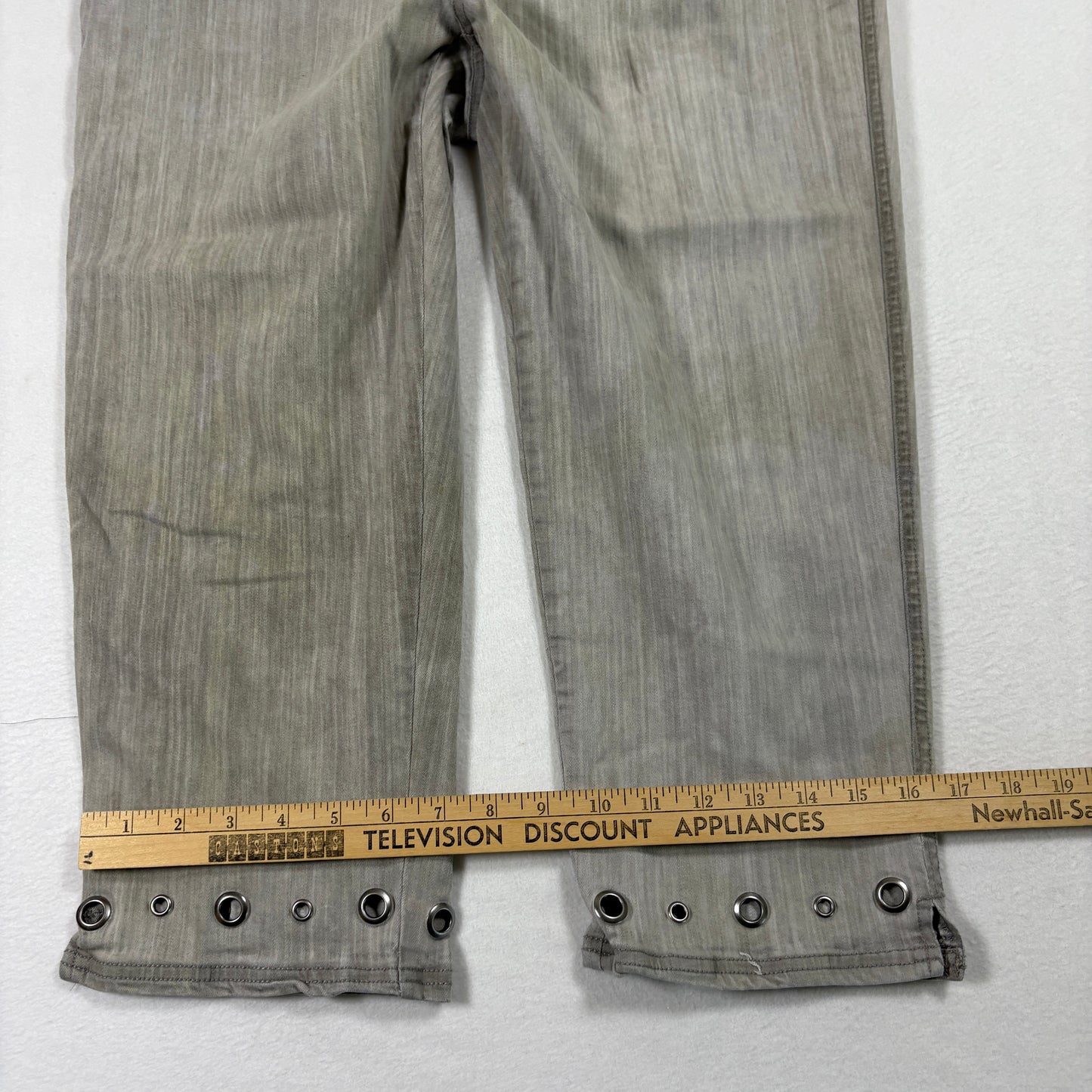 Love The Fit Womens Jeans 14 Gray Cropped Stretch Grommet Hem Y2K Vintage Capri