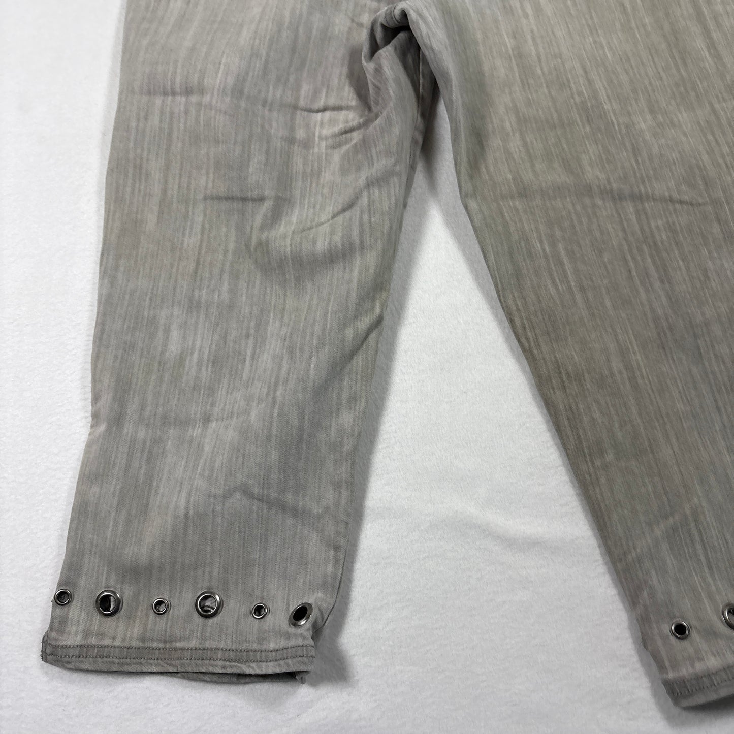 Love The Fit Womens Jeans 14 Gray Cropped Stretch Grommet Hem Y2K Vintage Capri