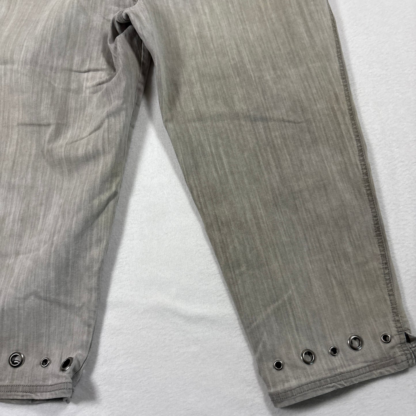 Love The Fit Womens Jeans 14 Gray Cropped Stretch Grommet Hem Y2K Vintage Capri