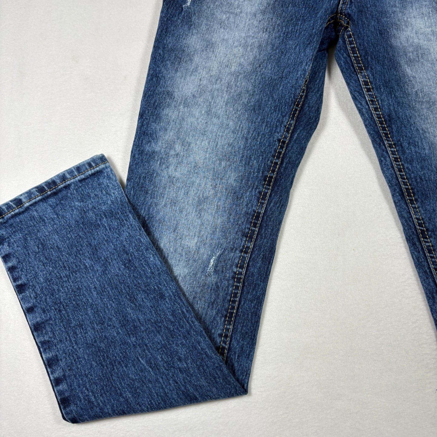 WT02 Mens Jeans 32x30 Straight Leg Blue Denim Faded Wash Y2K 90s Grunge Casual