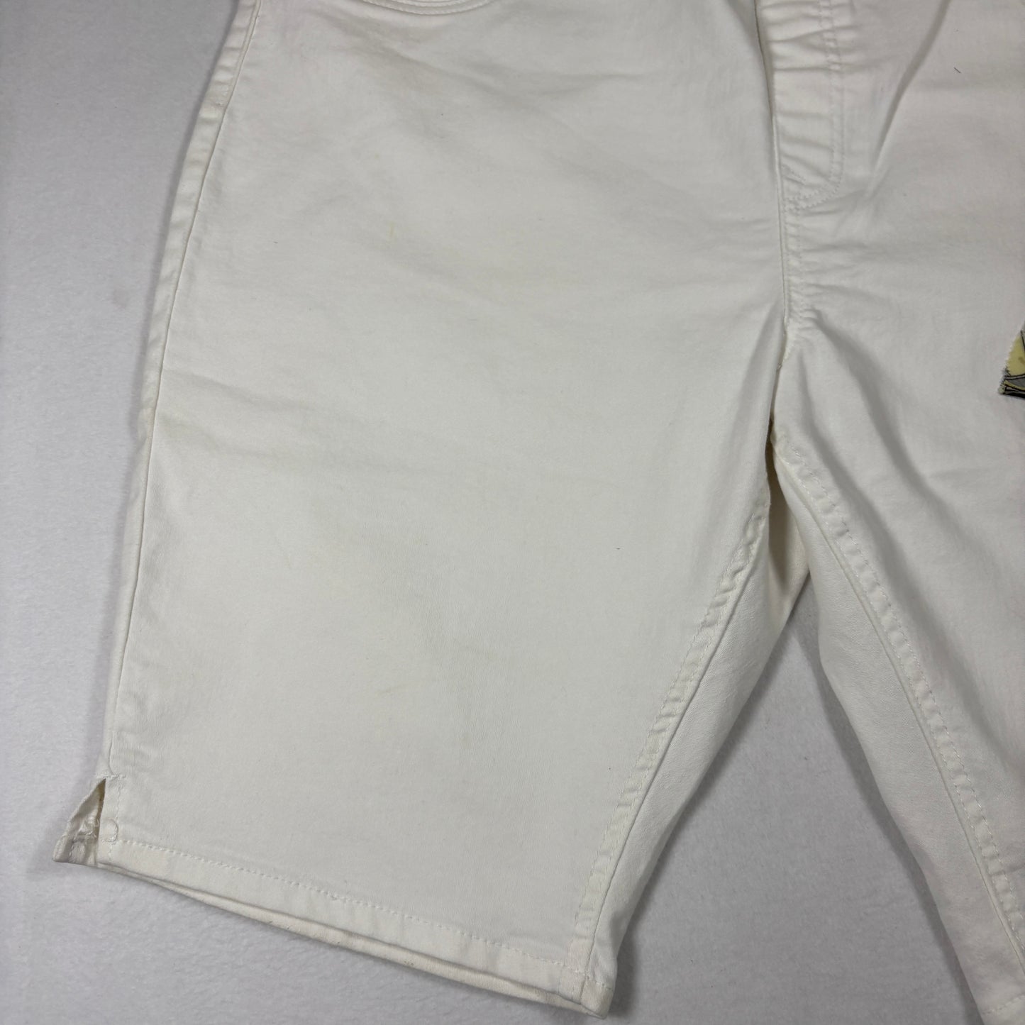 DG2 Womens Shorts 2X White Stretch Denim Bermuda Y2K 90s Vintage Scarf Belt