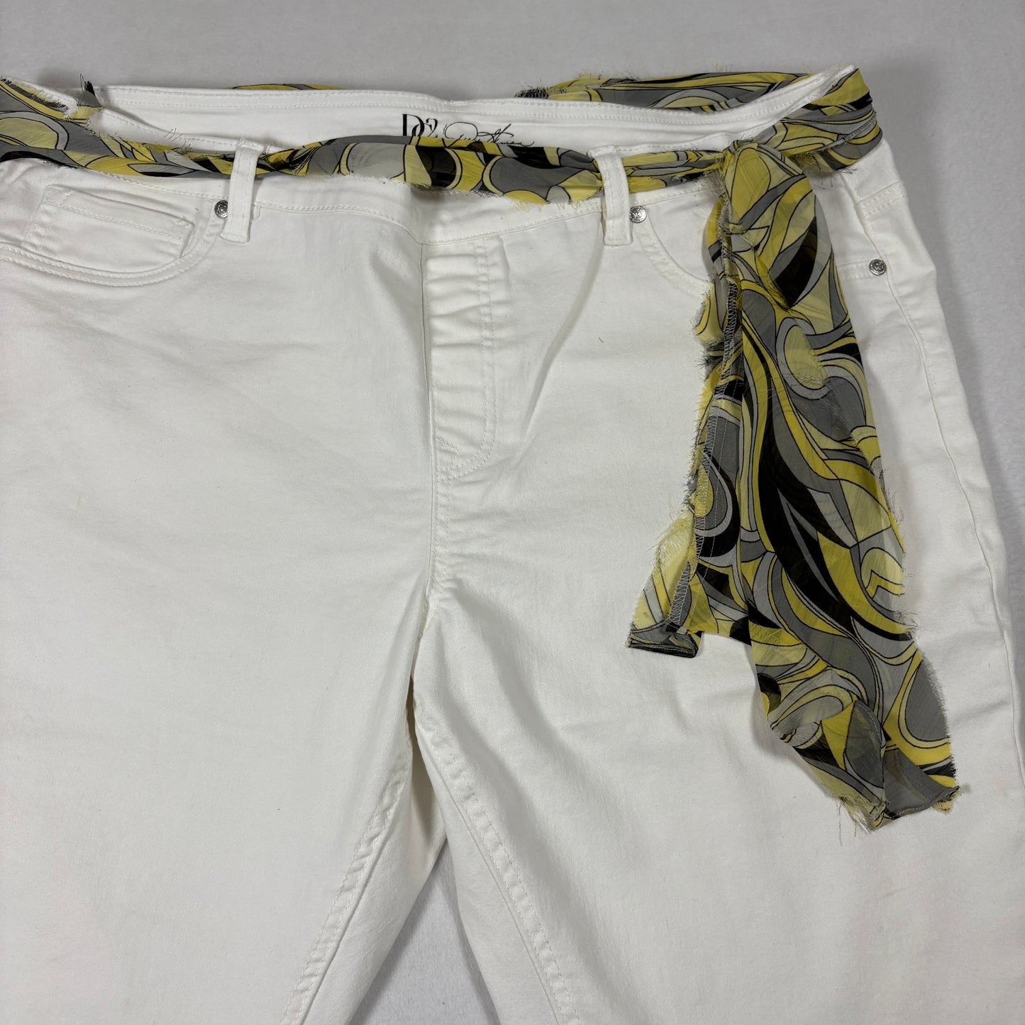 DG2 Womens Shorts 2X White Stretch Denim Bermuda Y2K 90s Vintage Scarf Belt