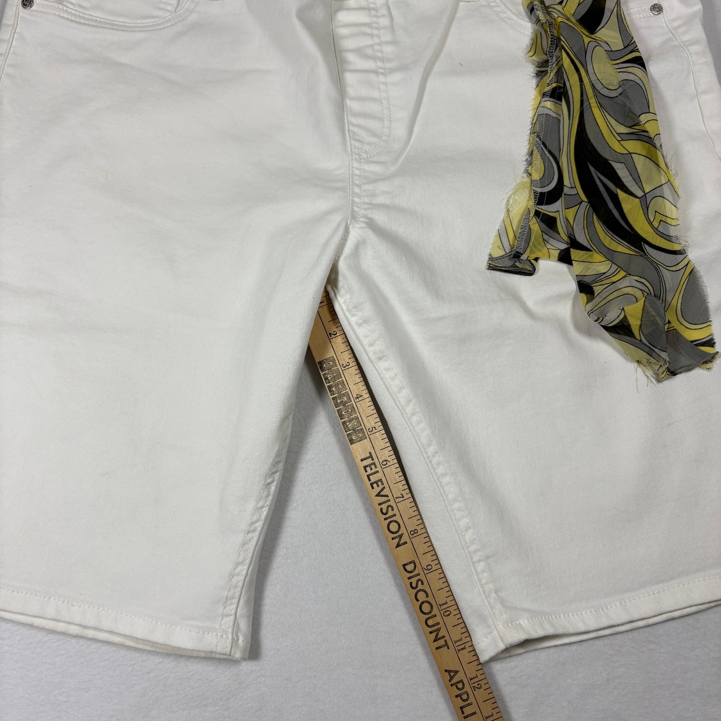 DG2 Womens Shorts 2X White Stretch Denim Bermuda Y2K 90s Vintage Scarf Belt