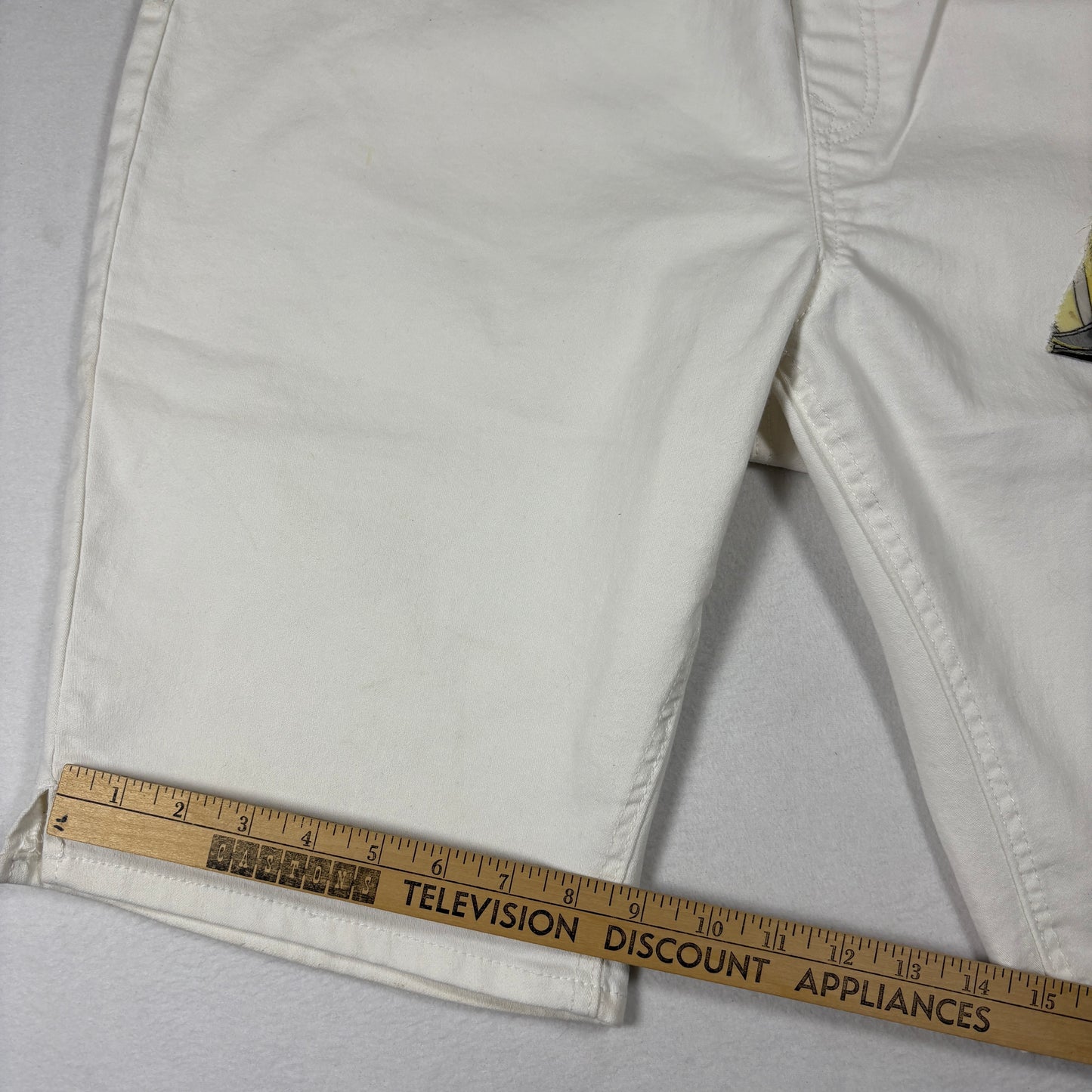 DG2 Womens Shorts 2X White Stretch Denim Bermuda Y2K 90s Vintage Scarf Belt