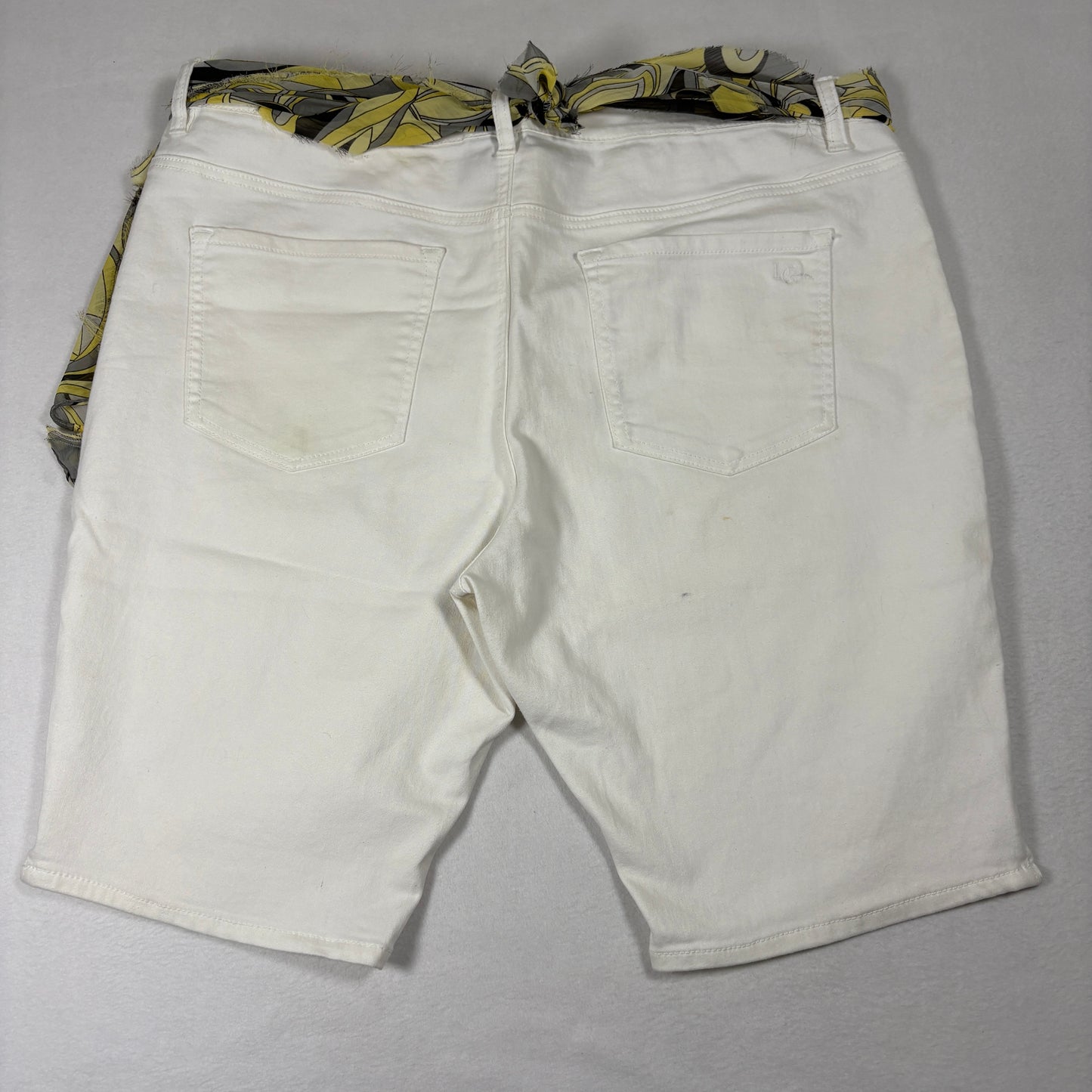 DG2 Womens Shorts 2X White Stretch Denim Bermuda Y2K 90s Vintage Scarf Belt