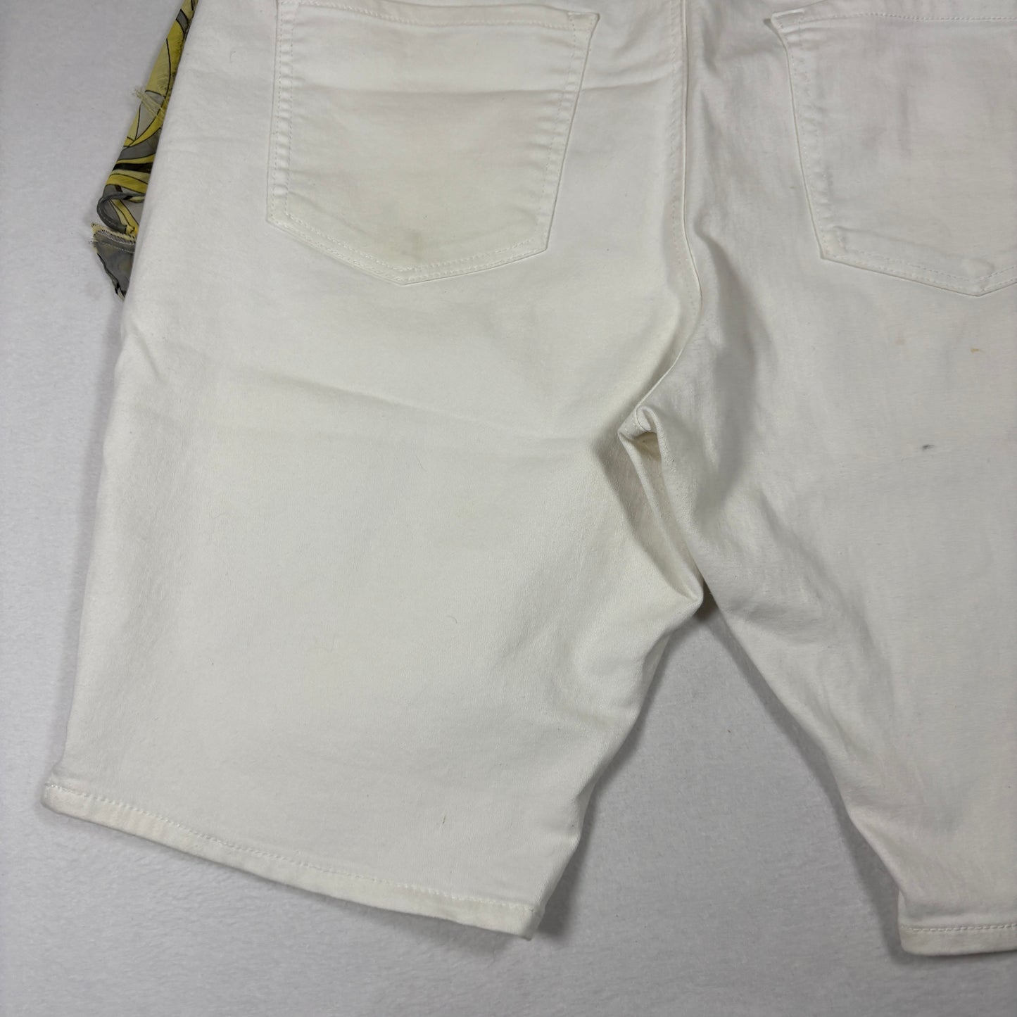 DG2 Womens Shorts 2X White Stretch Denim Bermuda Y2K 90s Vintage Scarf Belt