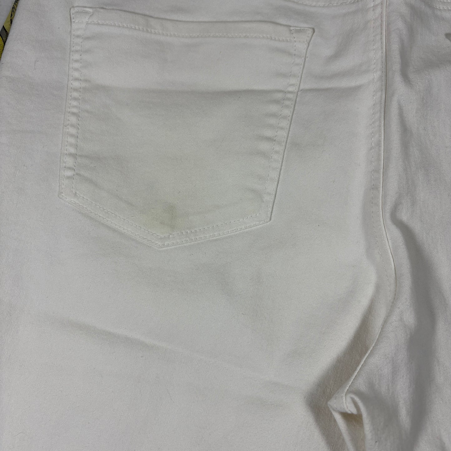 DG2 Womens Shorts 2X White Stretch Denim Bermuda Y2K 90s Vintage Scarf Belt