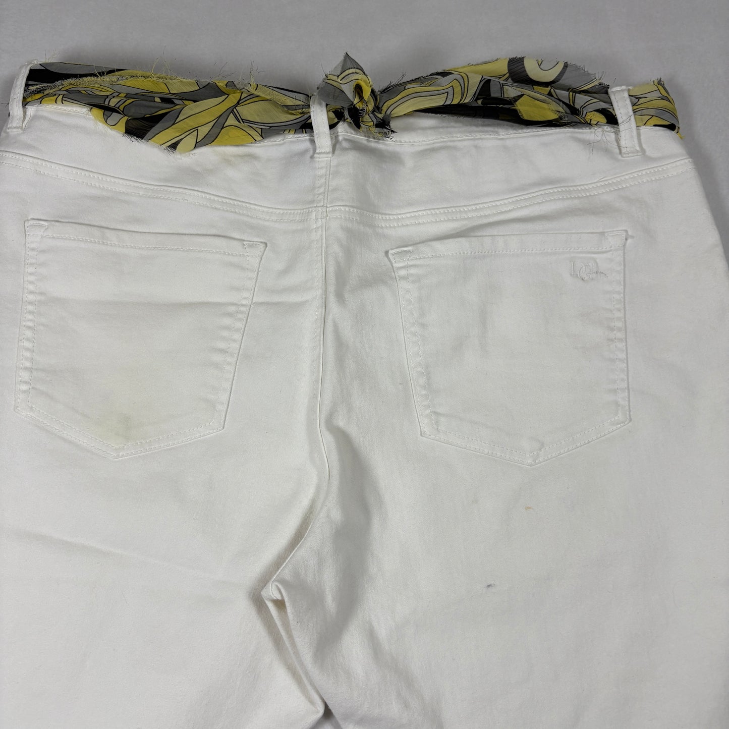 DG2 Womens Shorts 2X White Stretch Denim Bermuda Y2K 90s Vintage Scarf Belt