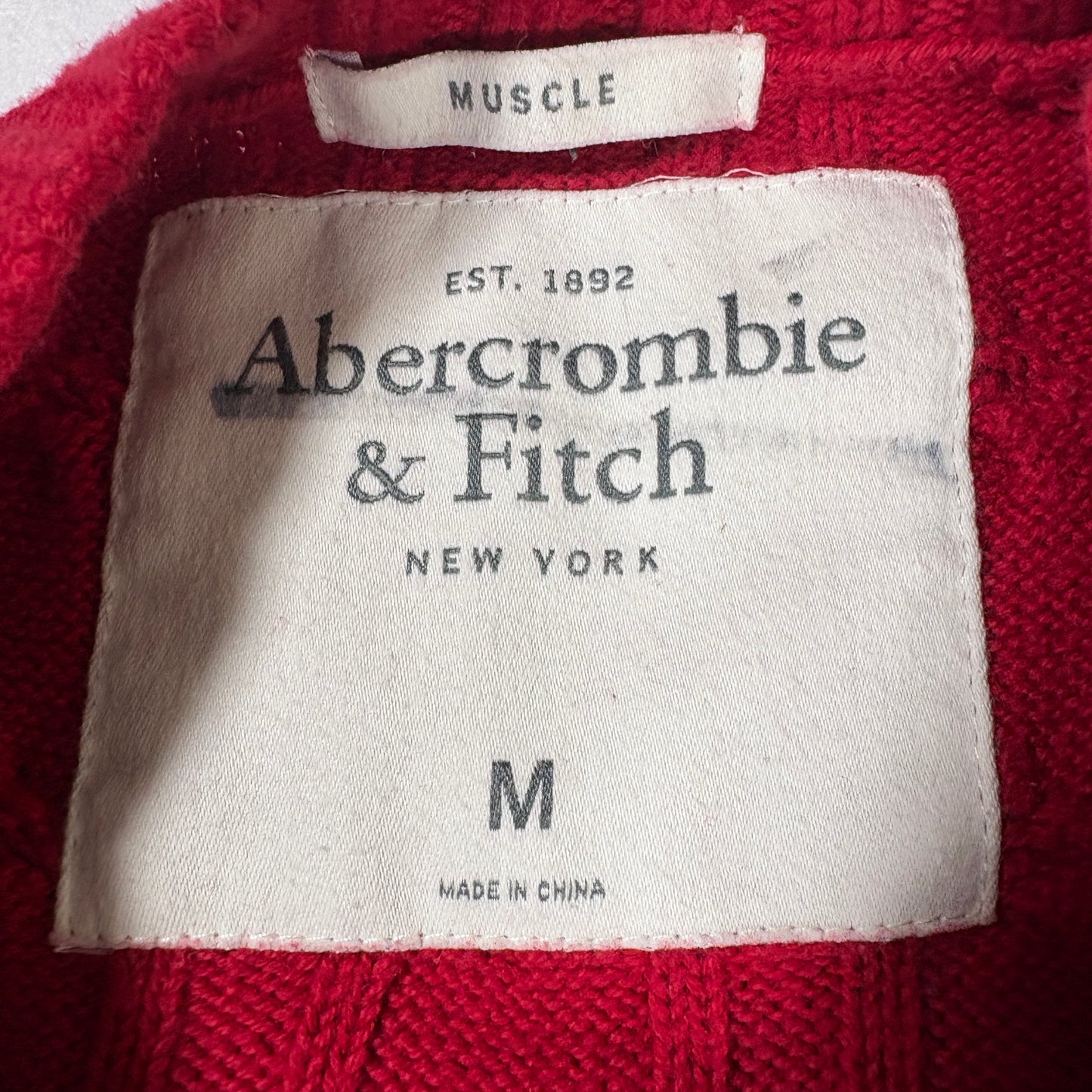 Abercrombie & Fitch Men’s Red Cable Knit Sweater Medium Muscle Fit Logo Moose