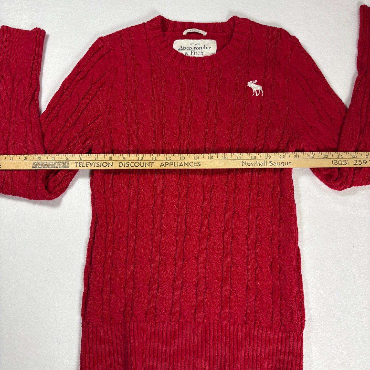 Abercrombie & Fitch Men’s Red Cable Knit Sweater Medium Muscle Fit Logo Moose