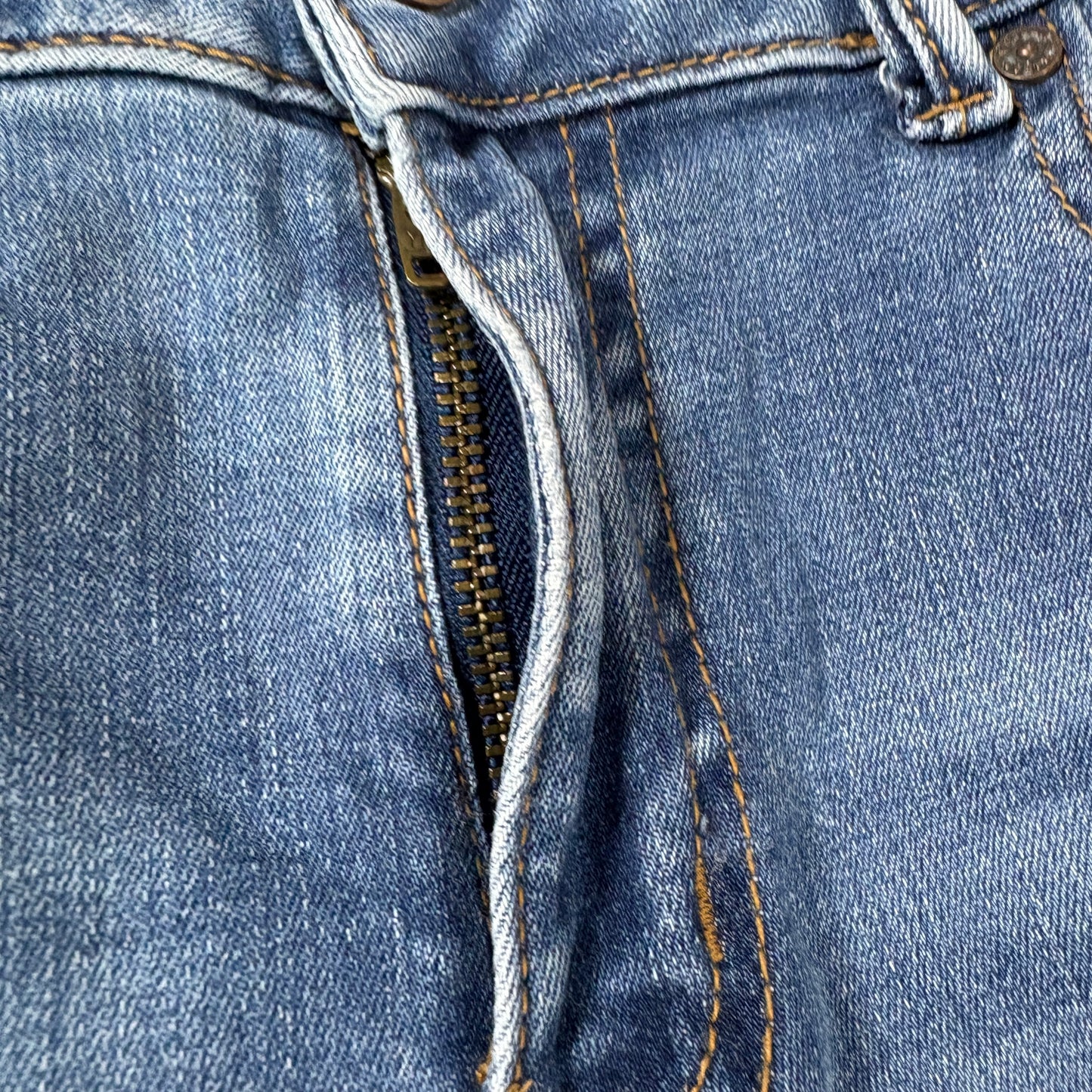 Enjean Denim Co Women’s Jeans 11 Light Wash Distressed Stretch Skinny Slim Fit