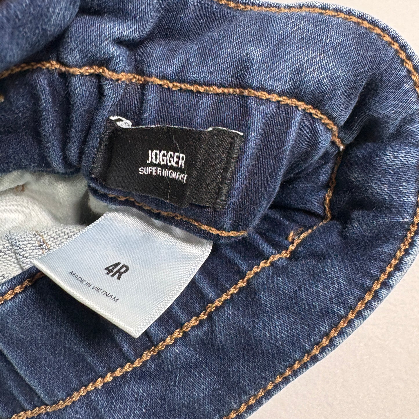 Express Women’s Jogger Jeans 4R Super High Rise Dark Wash Baggy Barrel Leg Denim