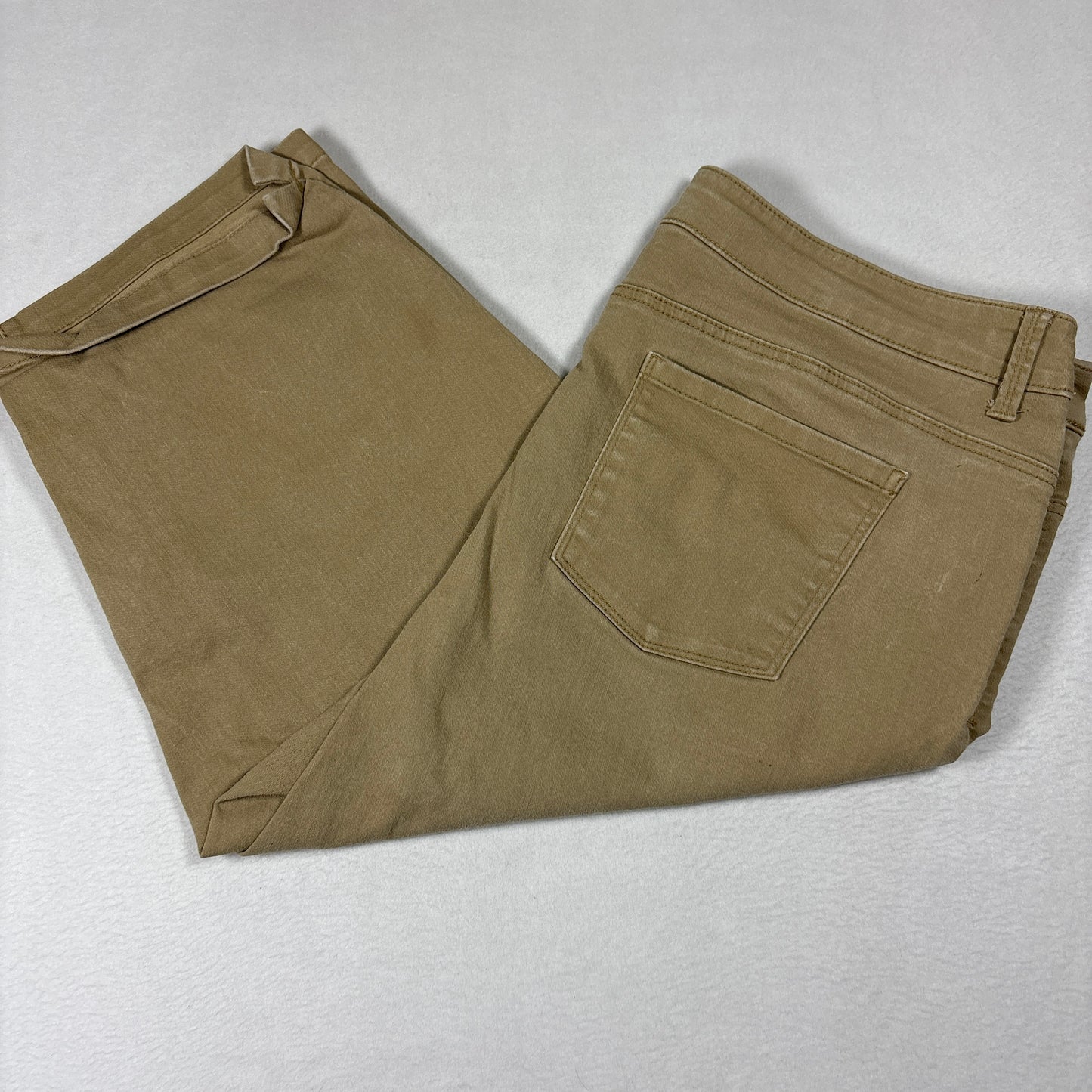 Time and Tru Womens Capri Pants XL 16-18 Khaki Stretch Cropped Casual Plus Size