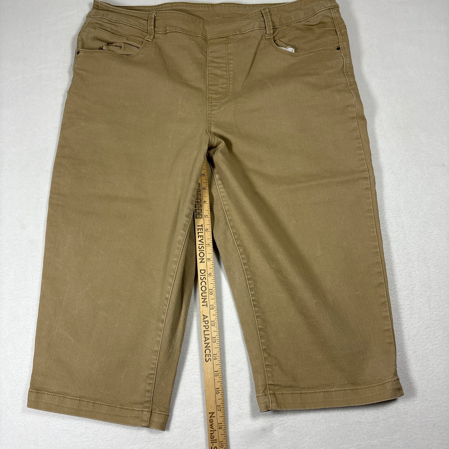 Time and Tru Womens Capri Pants XL 16-18 Khaki Stretch Cropped Casual Plus Size