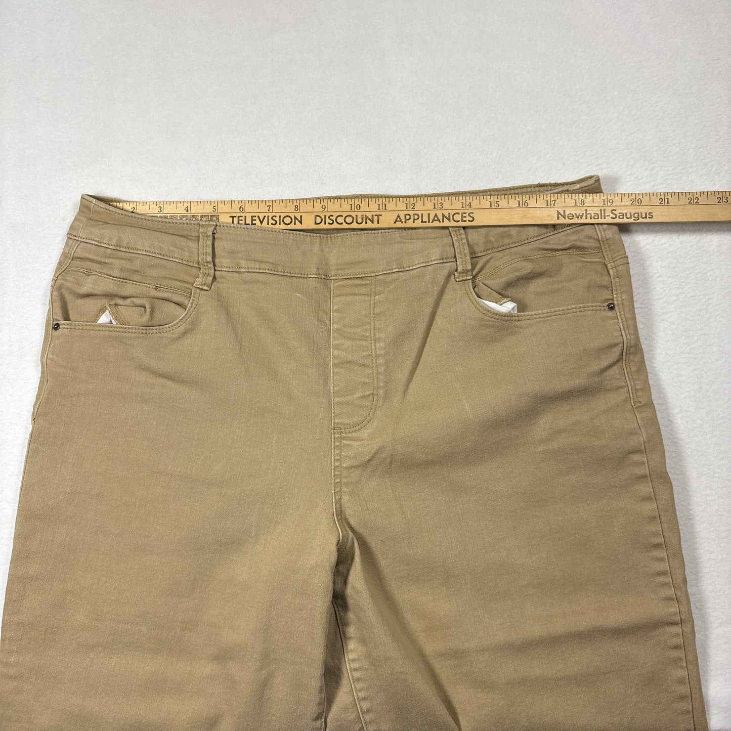 Time and Tru Womens Capri Pants XL 16-18 Khaki Stretch Cropped Casual Plus Size