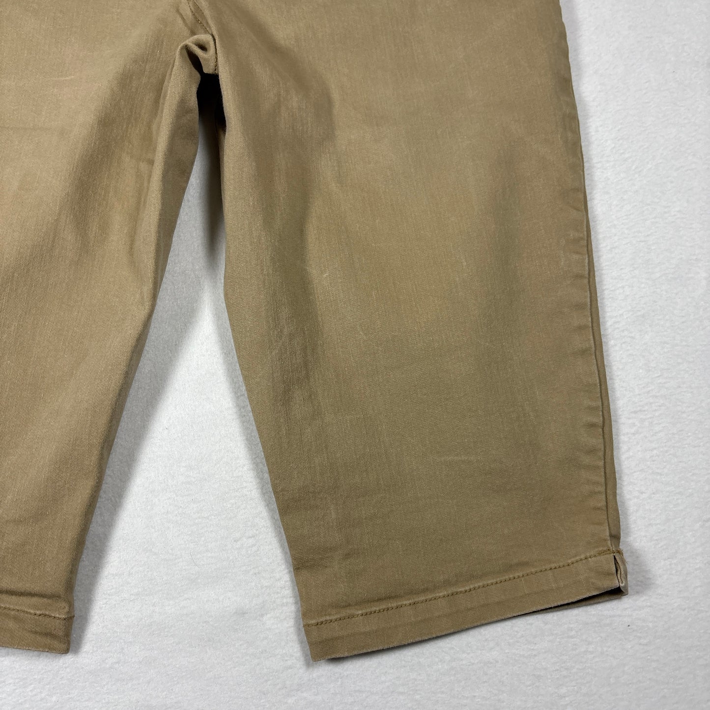 Time and Tru Womens Capri Pants XL 16-18 Khaki Stretch Cropped Casual Plus Size