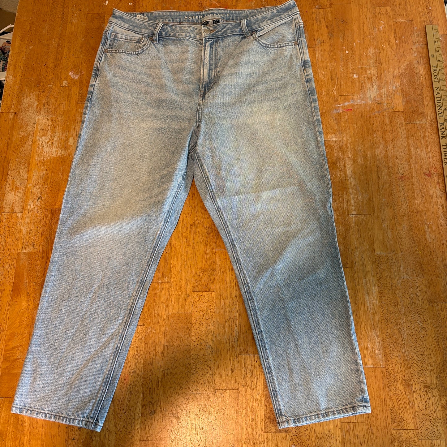 American Eagle Mom Straight Jeans Tag 16 35x25 Light Wash Short High Rise