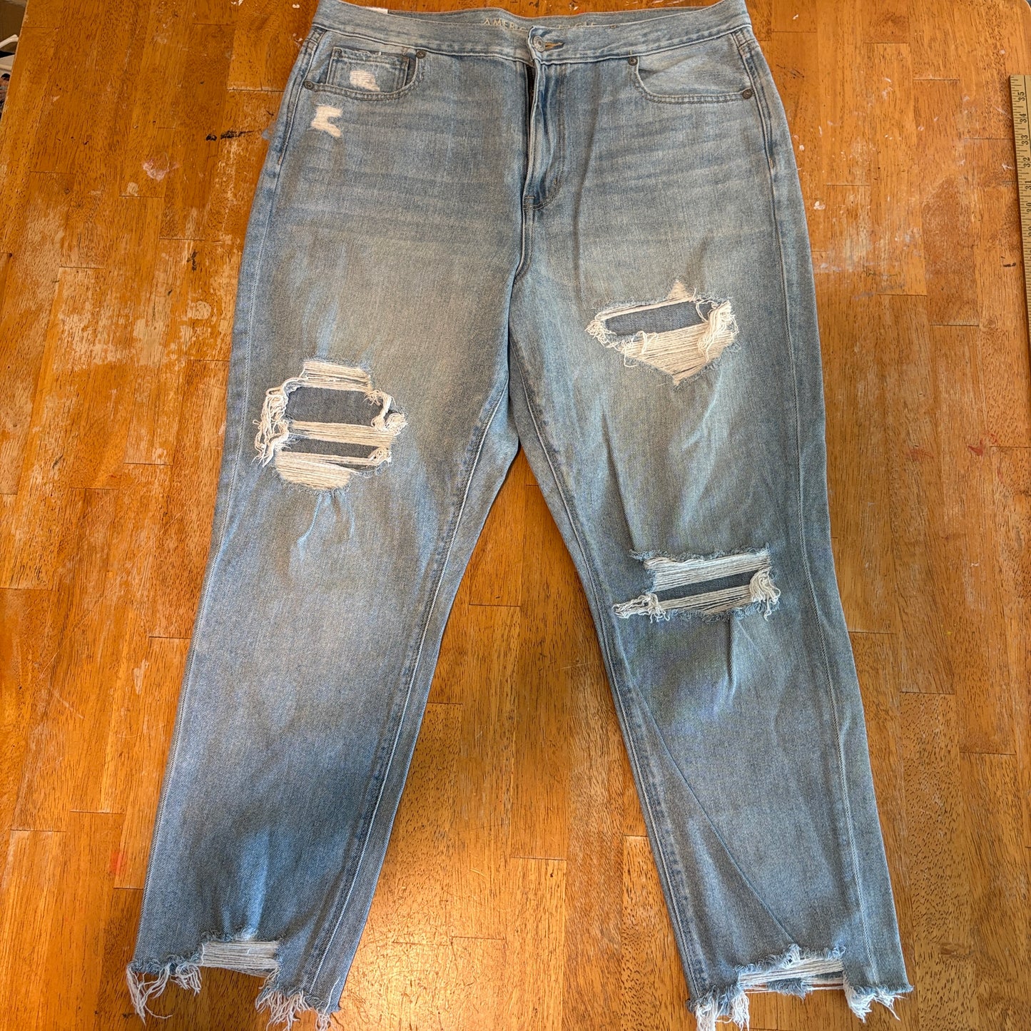 AE Mom Jeans Distressed Ripped Cropped American Eagle 14 Short Fits Like 35x25