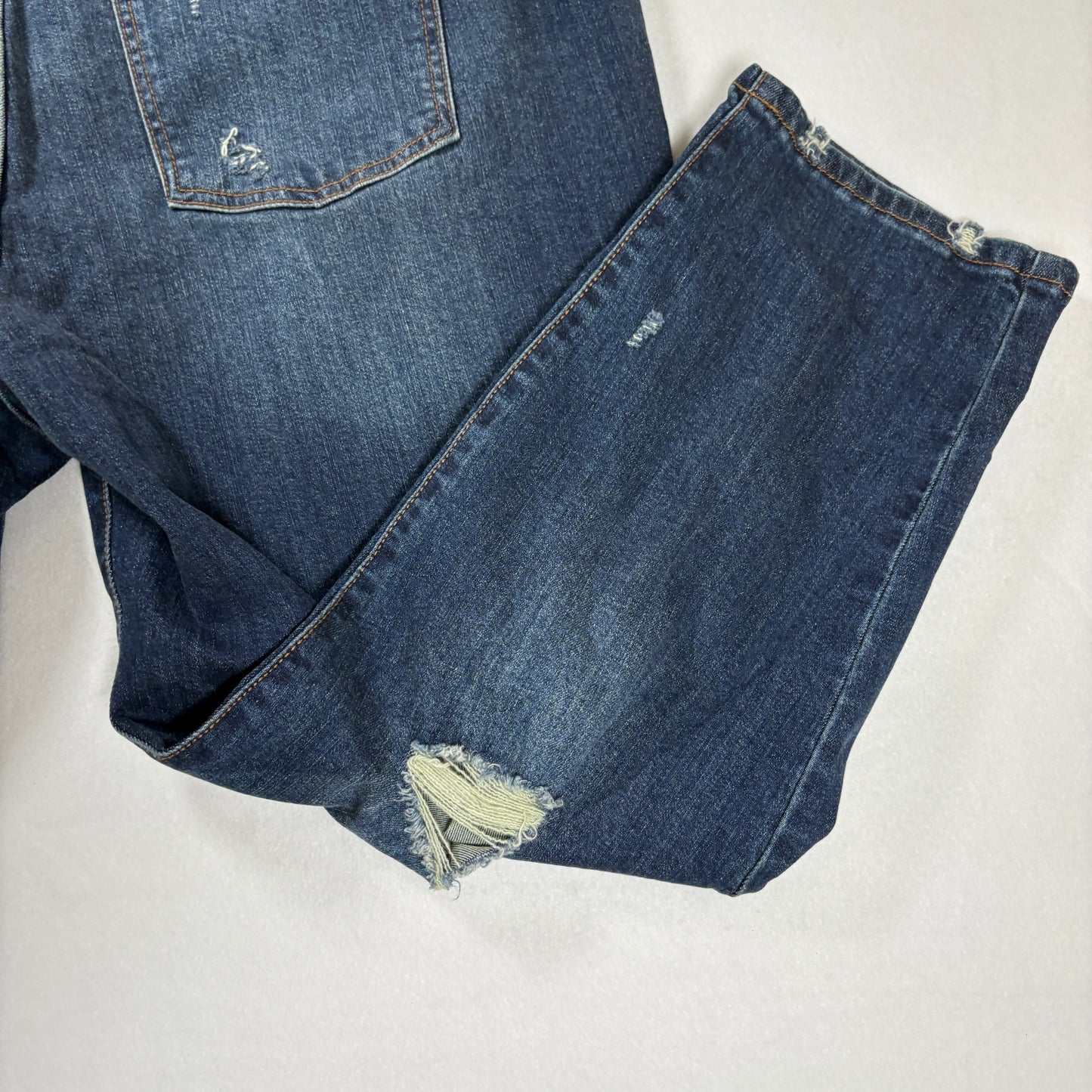 Time and Tru Jeans Women’s 20 Blue Mid Rise Distressed Straight Leg Denim