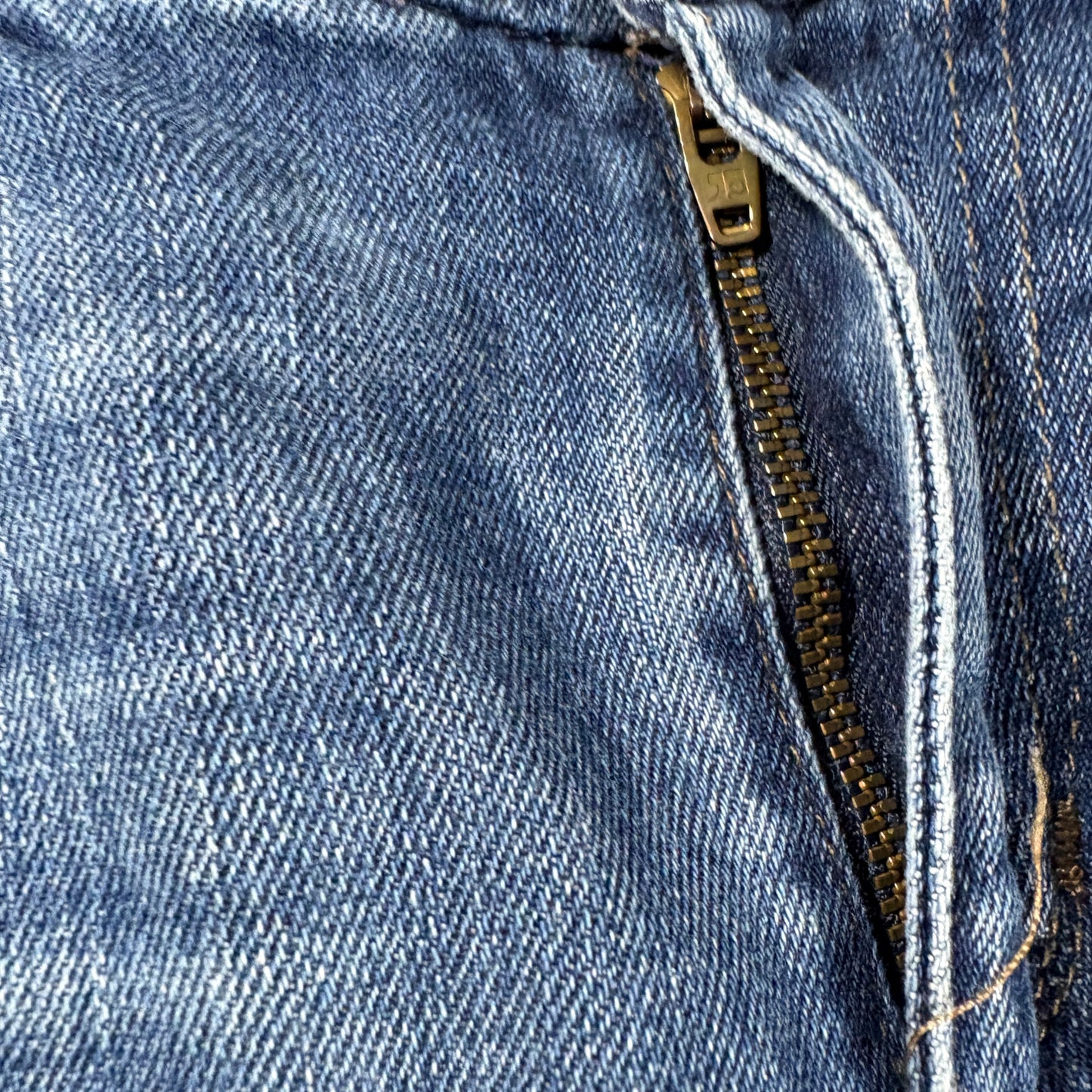 Joe’s Jeans Men’s Provocateur Fit Blue Denim Distressed Raw Hem W32