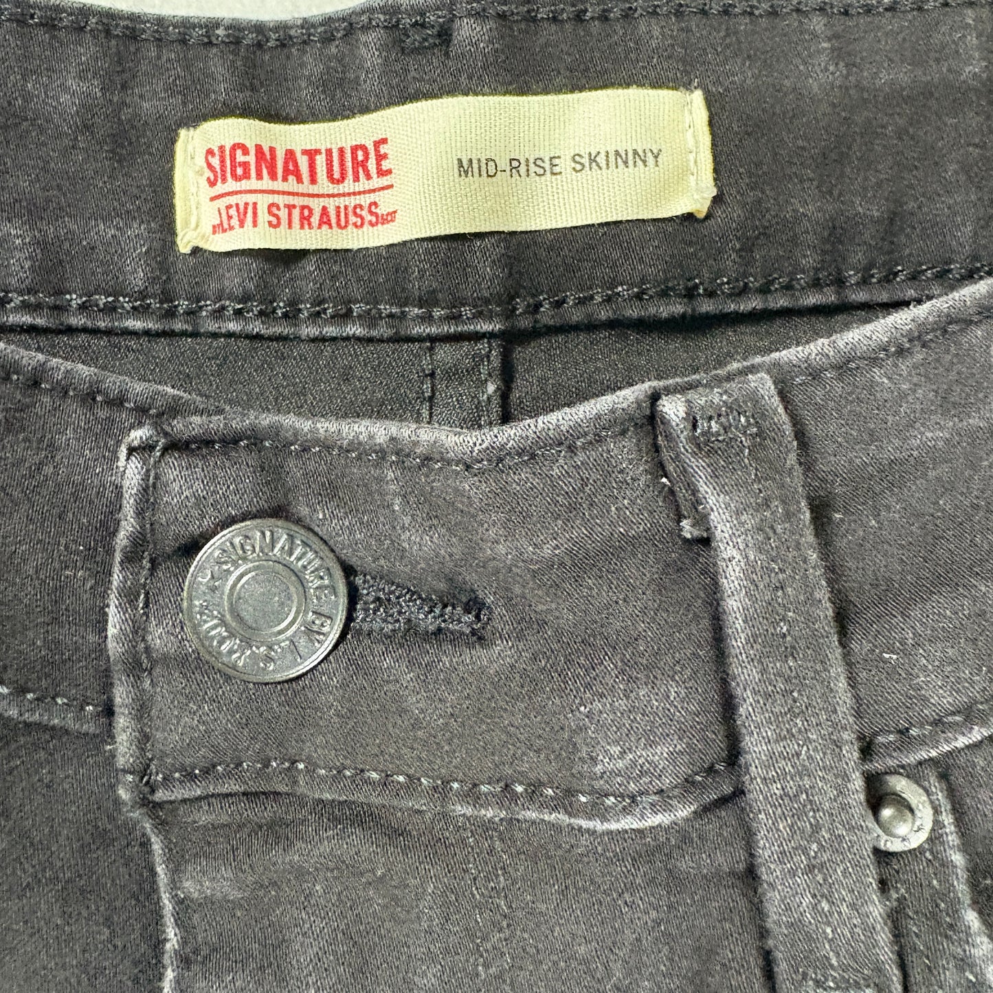 Levi’s Signature Jeans Women’s 8M Black Mid Rise Skinny Stretch Denim