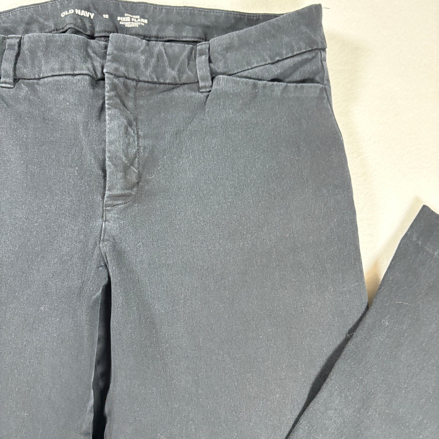 Old Navy Women’s Size 12 High-Rise Pixie Flare Pants Black Secret-Smooth Pockets