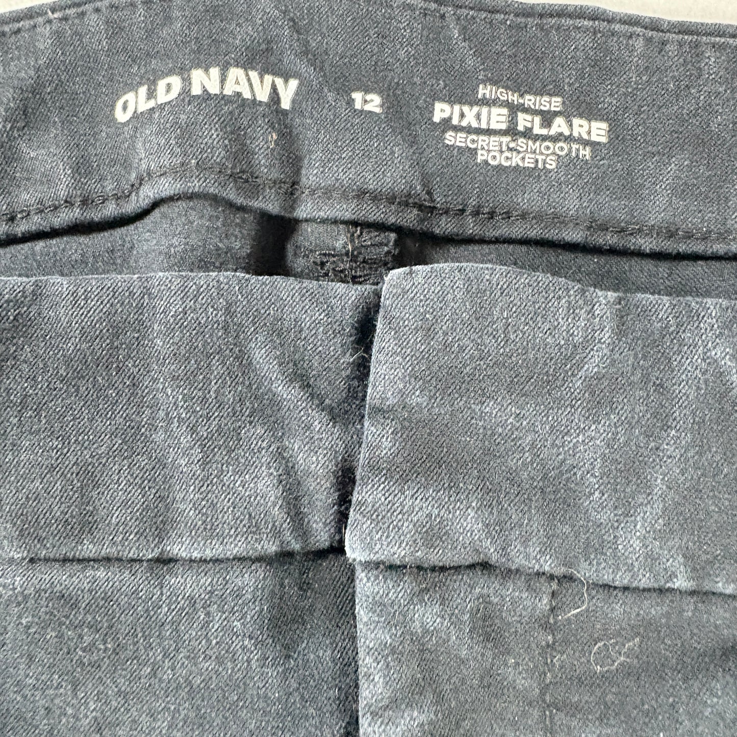 Old Navy Women’s Size 12 High-Rise Pixie Flare Pants Black Secret-Smooth Pockets